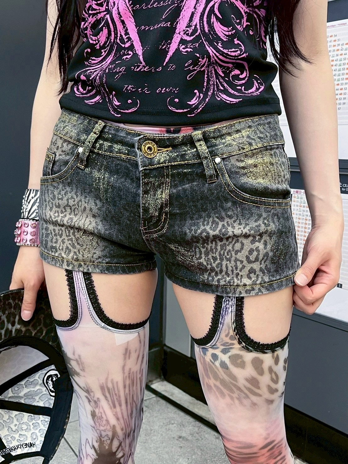 7/11 20:00発売　国際配送【BABY09】leopard back zip denim shorts