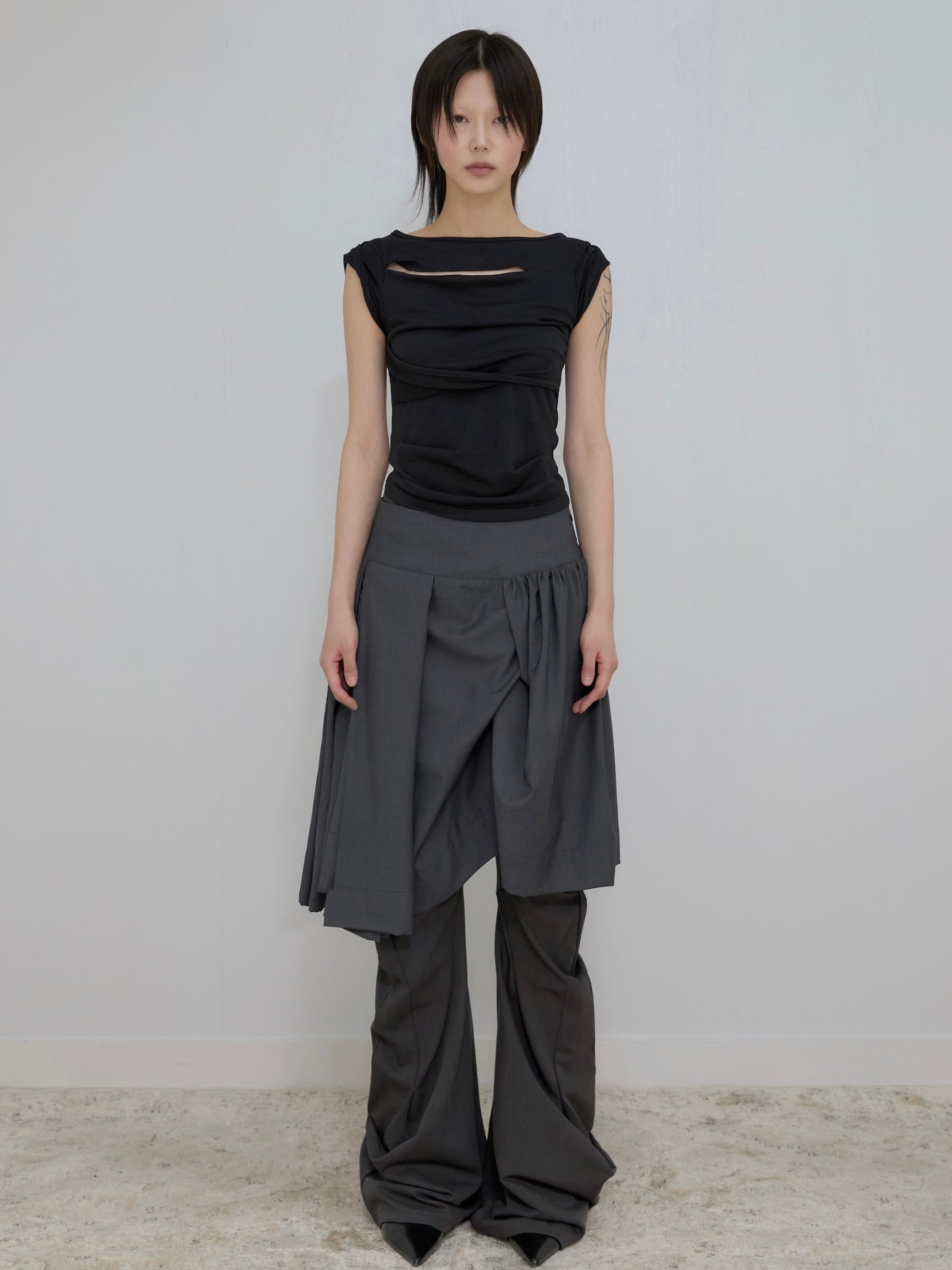 6/22 21:00発売【FLAREUP】Asymmetrical Draped Roll-Up T-Shirt