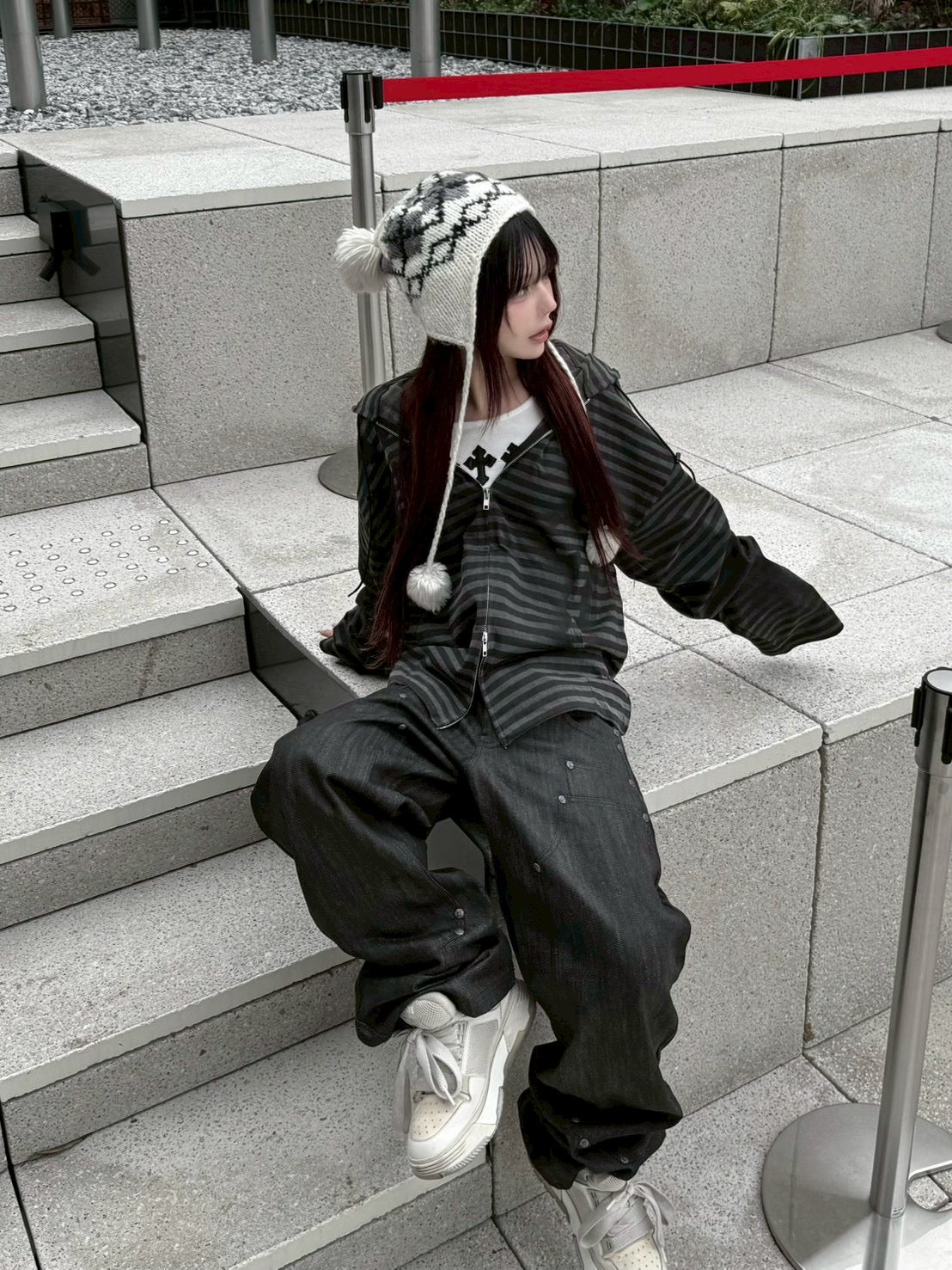 受注制【Never mind the XU】spray cross zip up hoodie (3color)