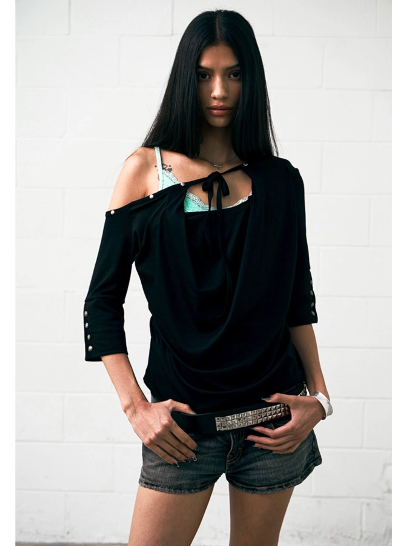 6/6 20:00発売【NOT KNOWING】One Shoulder Cowl Neck Top – PRESSING