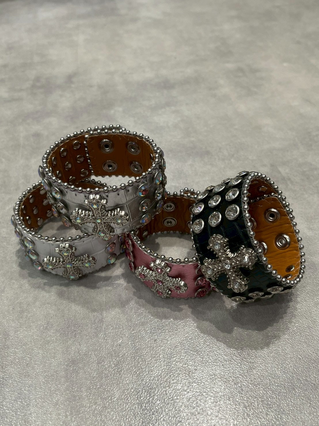 7/11 20:00発売 国際配送【BABY09】cross rhinestone bracelet (4color)