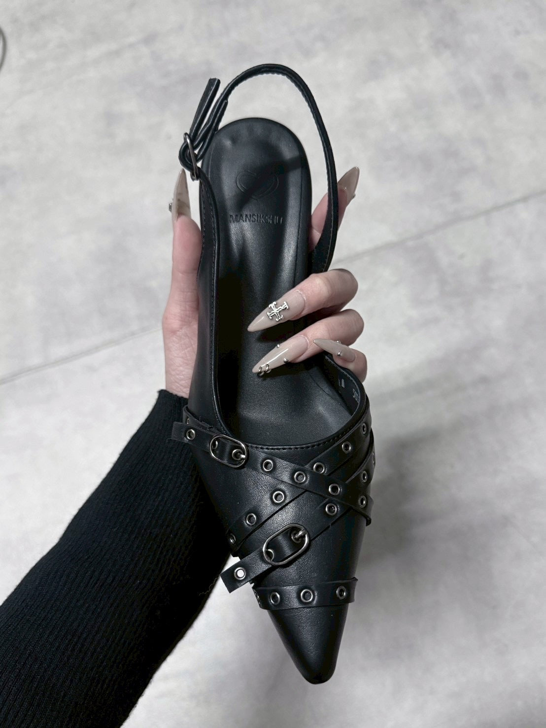 3/1 20:00発売 受注制【nmtc +】strap eyelet pumps heel / 【エヌエムティーシープラス】ストラップアイレットパンプスヒール