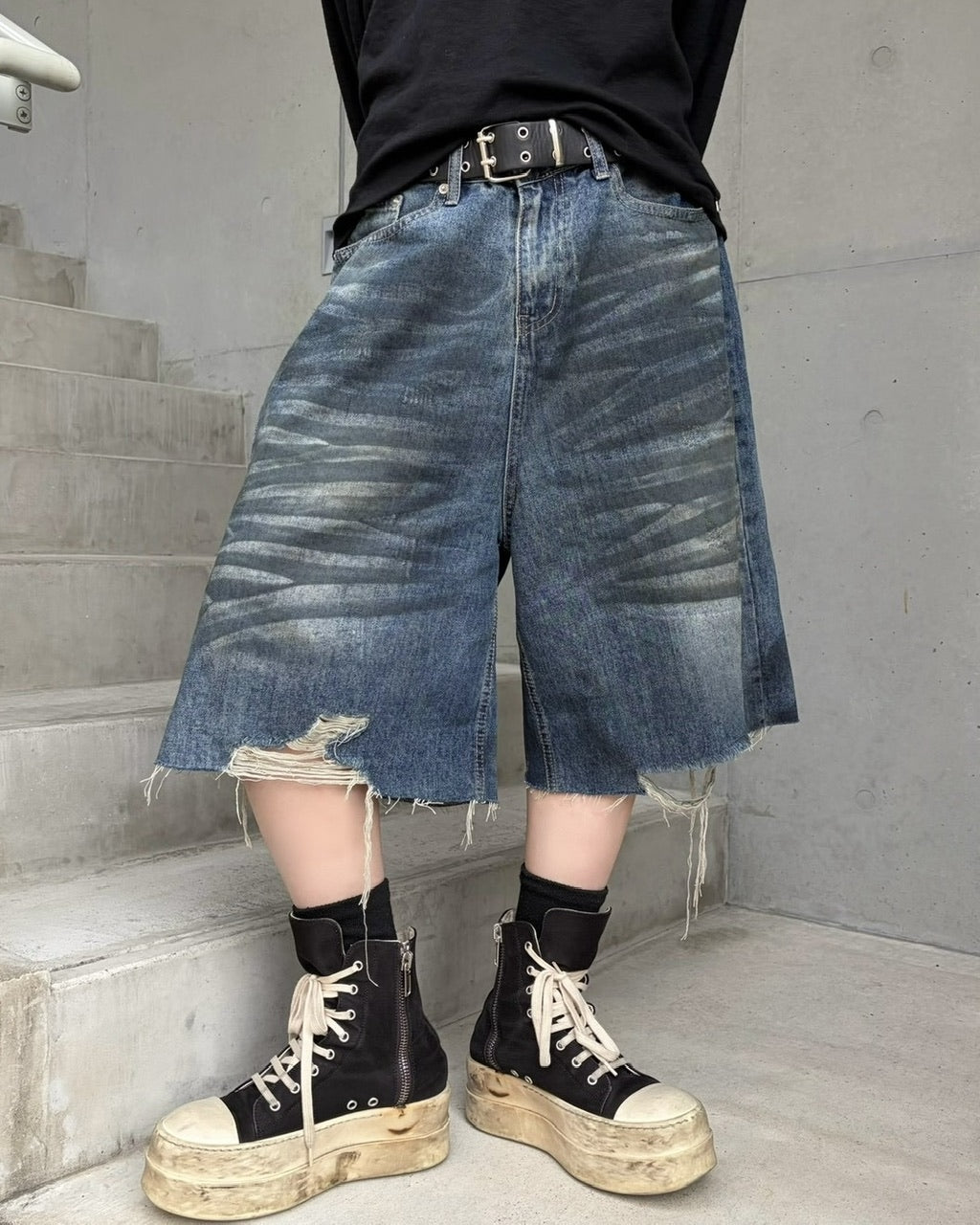 国際配送【LUV CODE】washed damage denim shorts