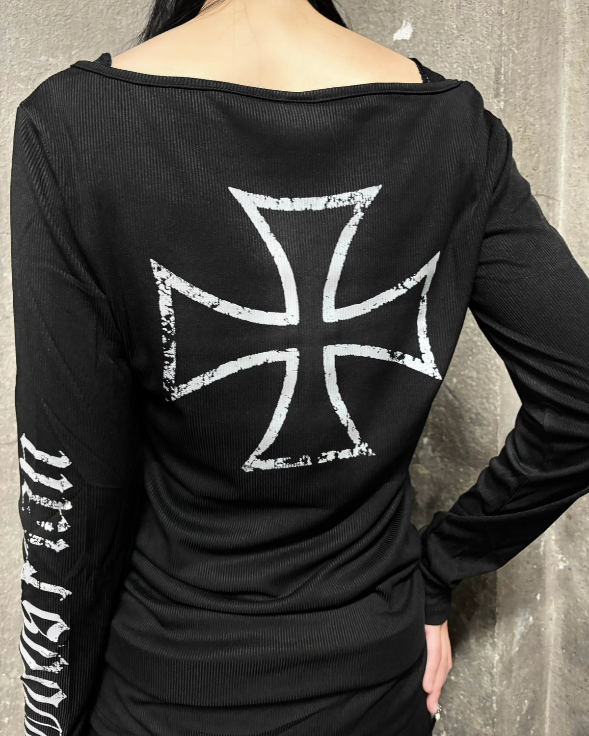 国際配送【Never mind the XU】Est. 1776 Cross Long Sleeve