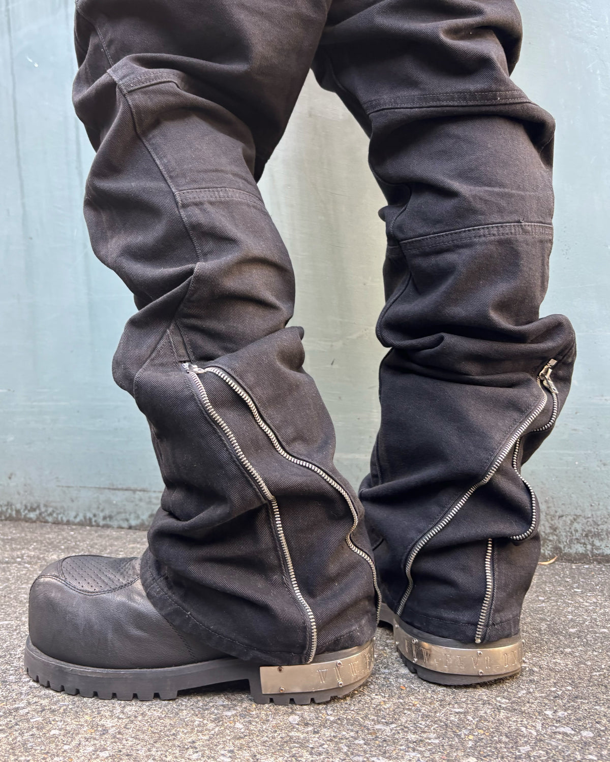 受注制【Never mind the XU】CUTOUT ZIPPER BOOTCUT DENIM (2color)