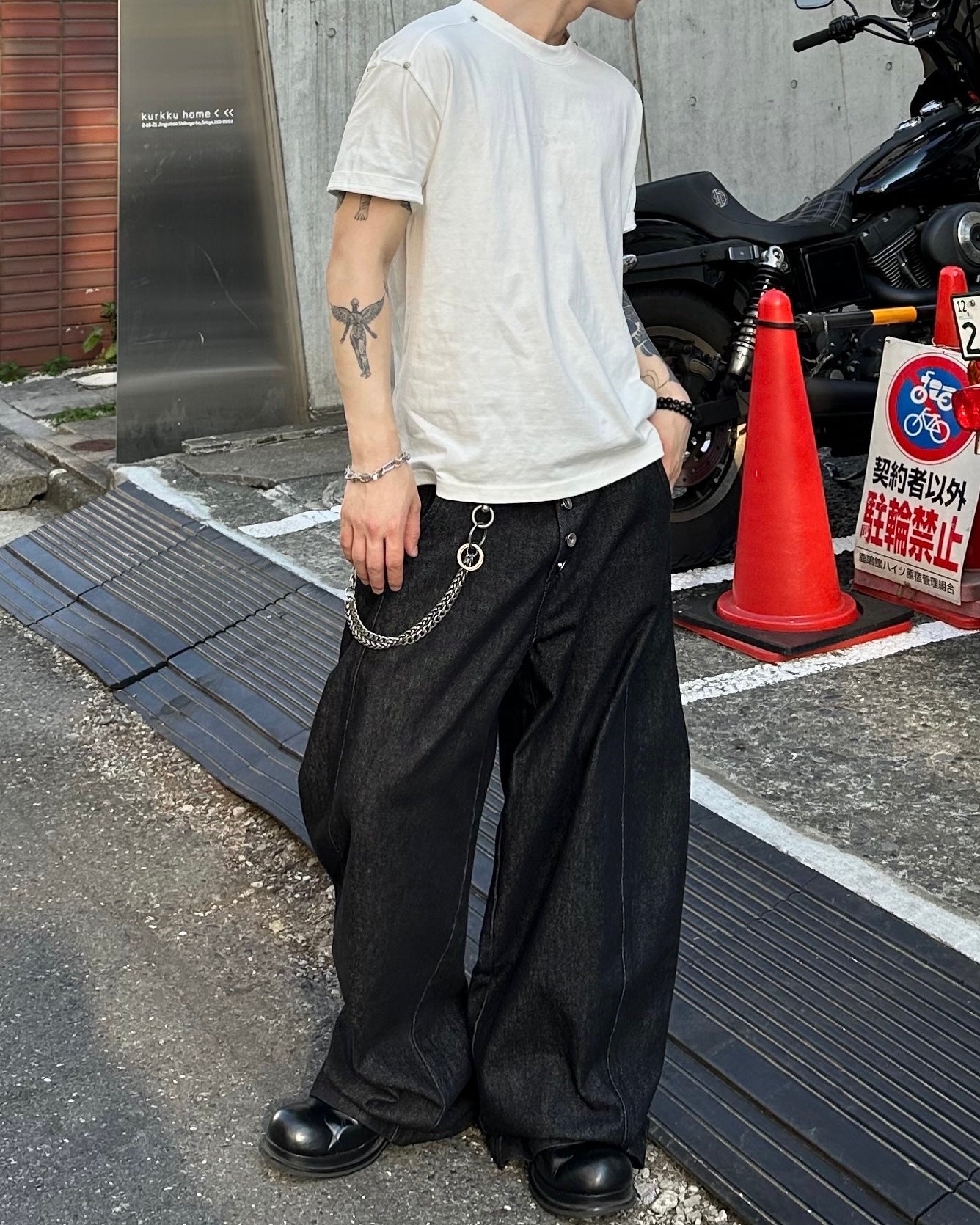 大阪店WEB限定受注制【Chikashitsu +】shoulder rivet t-shirt (3color)