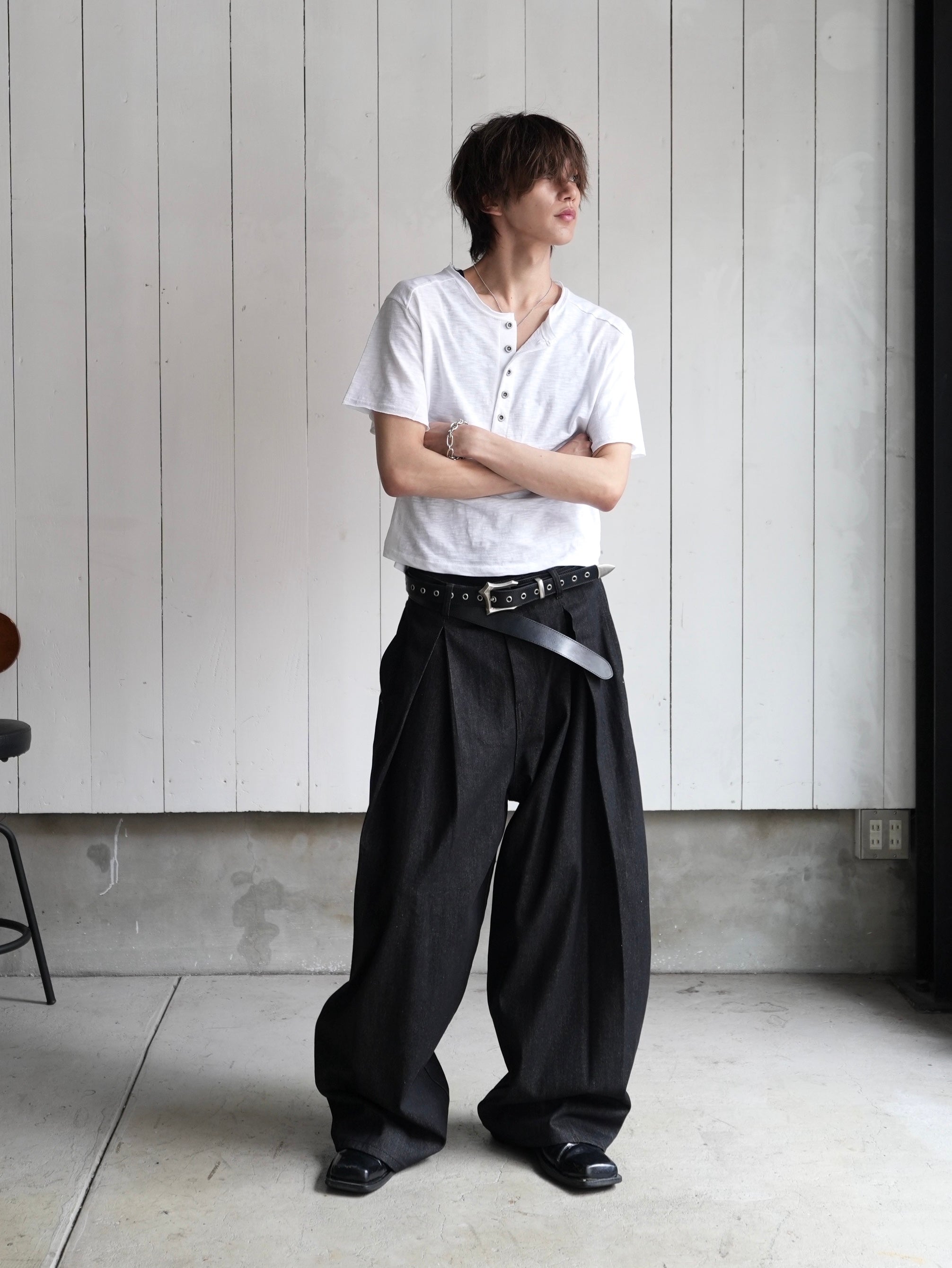 【CHIKASHITSU PLUS HIGH】Steel button short sleeve henley tee (2color)