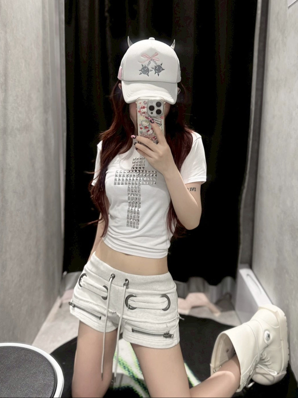 受注制【Never mind the XU】cross studs crop tee (2color)