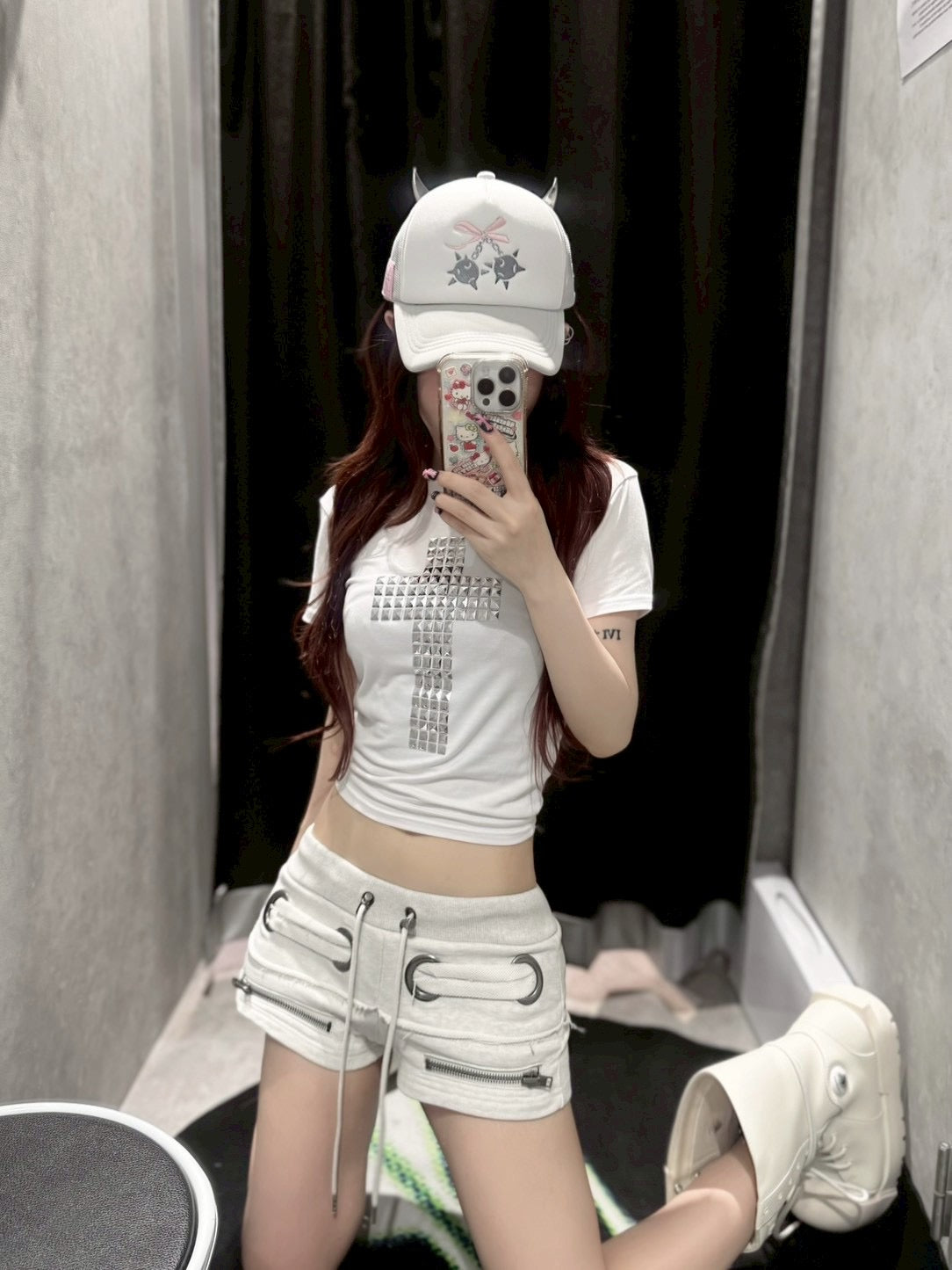 受注制【Never mind the XU】cross studs crop tee (2color)