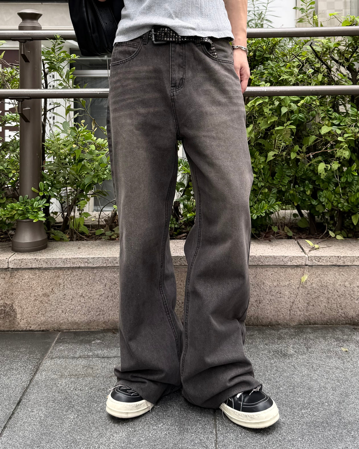 大阪店WEB限定受注制【Chikashitsu +】cutting bootcut denim pants (2color)
