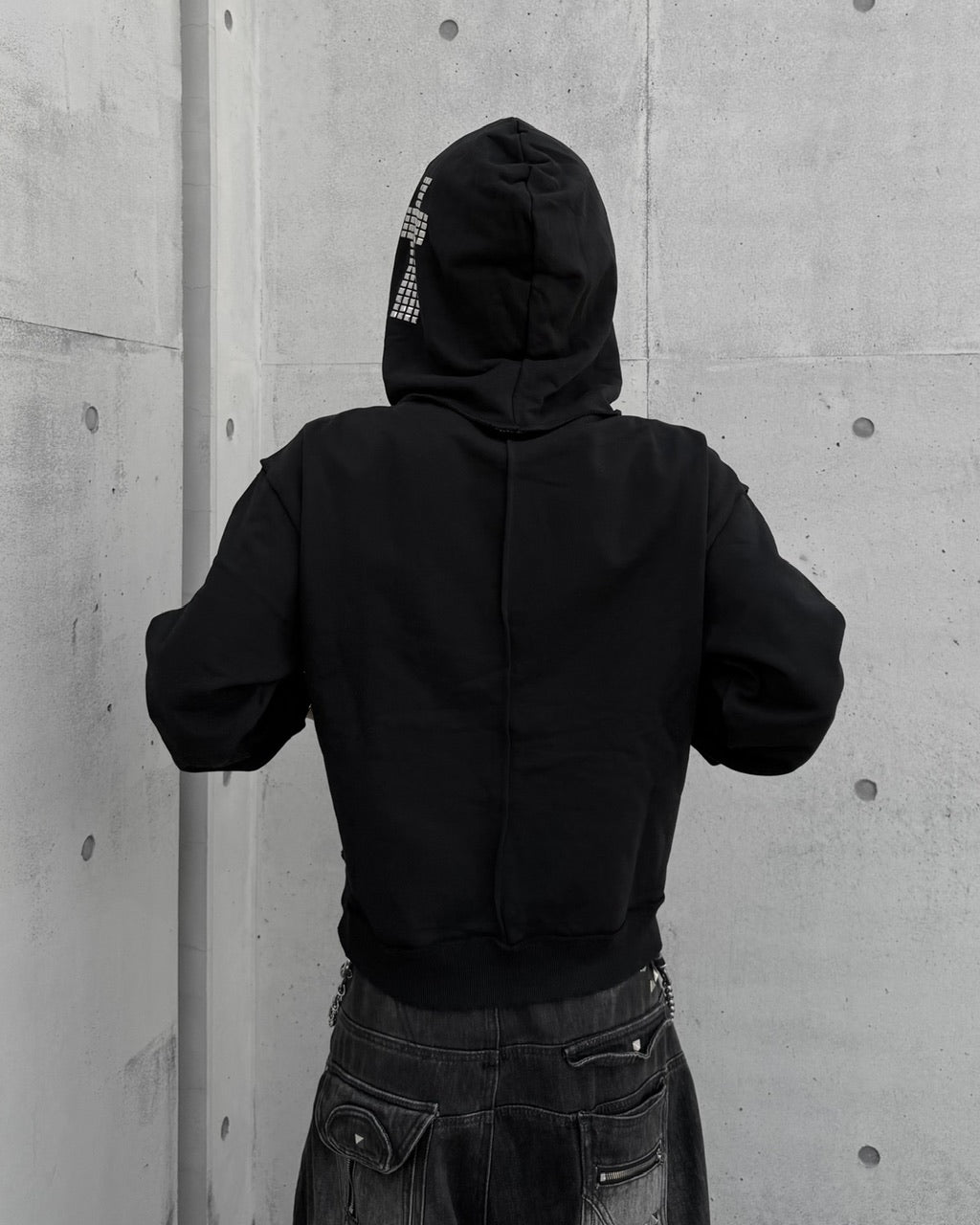 国際配送【Never mind the XU】studded skull hoodie