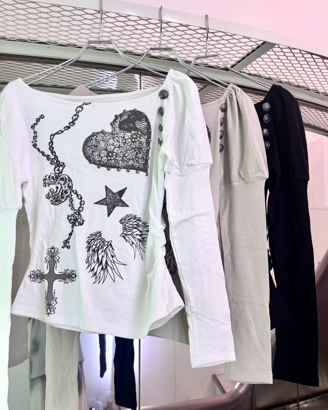 国際配送【BABY09】one-shoulder graffiti tops