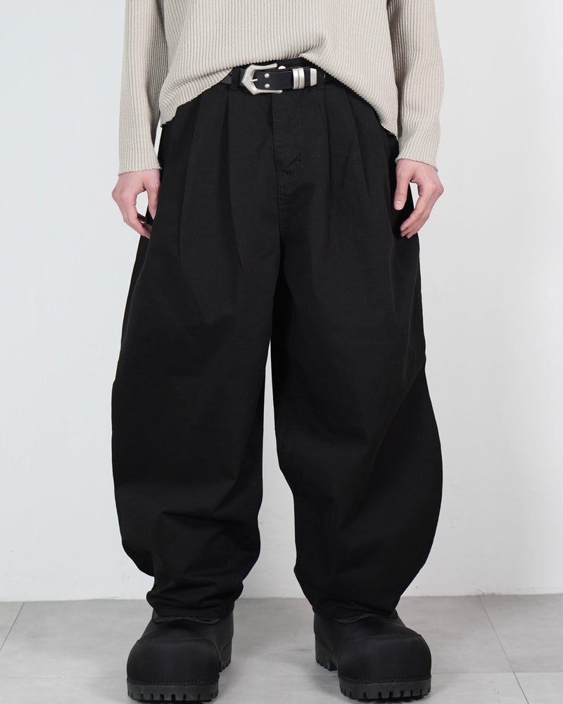 受注制【Chikashitsu +】three pleats chino wide pants