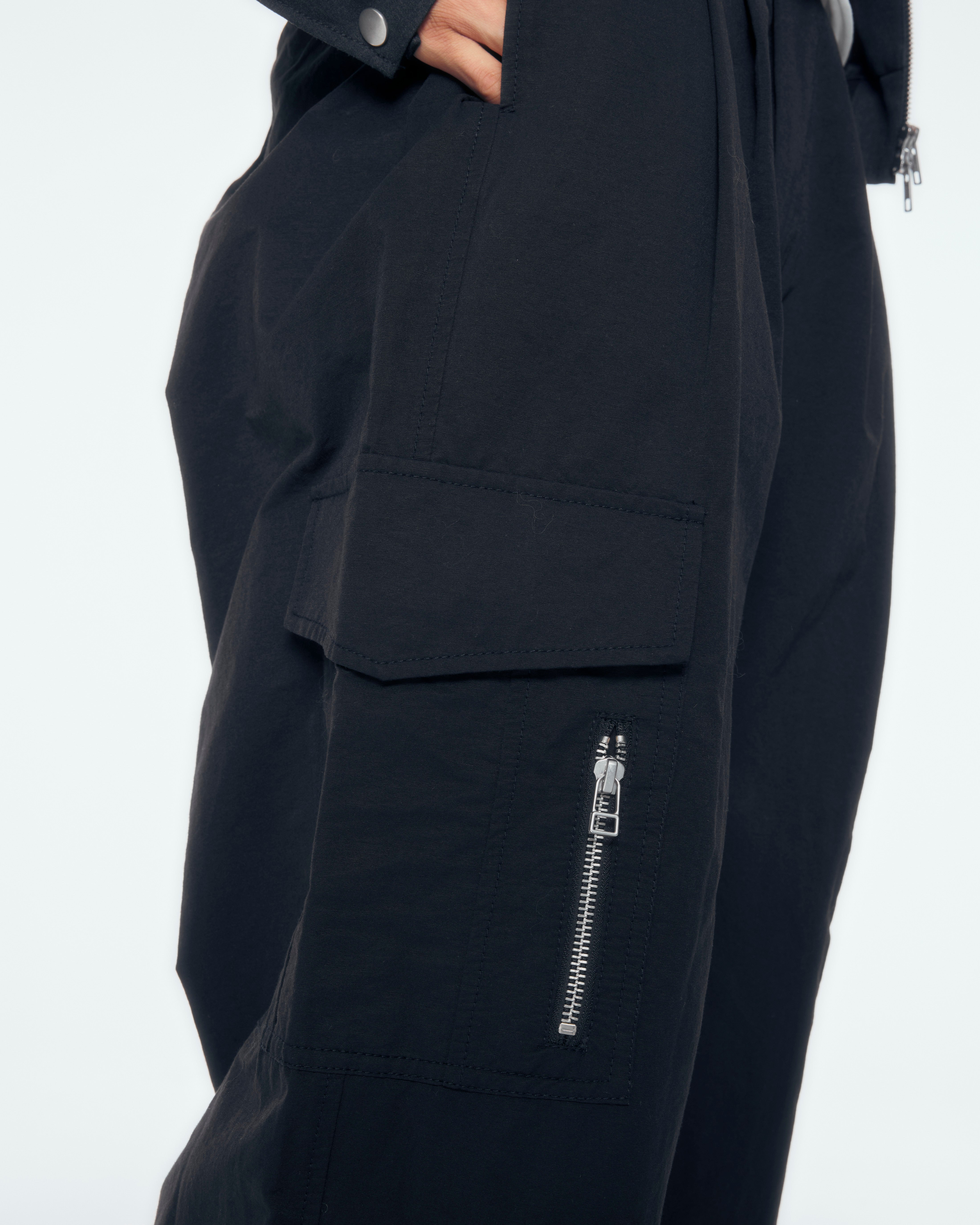 【CS】two tuck nylon cargo trousers