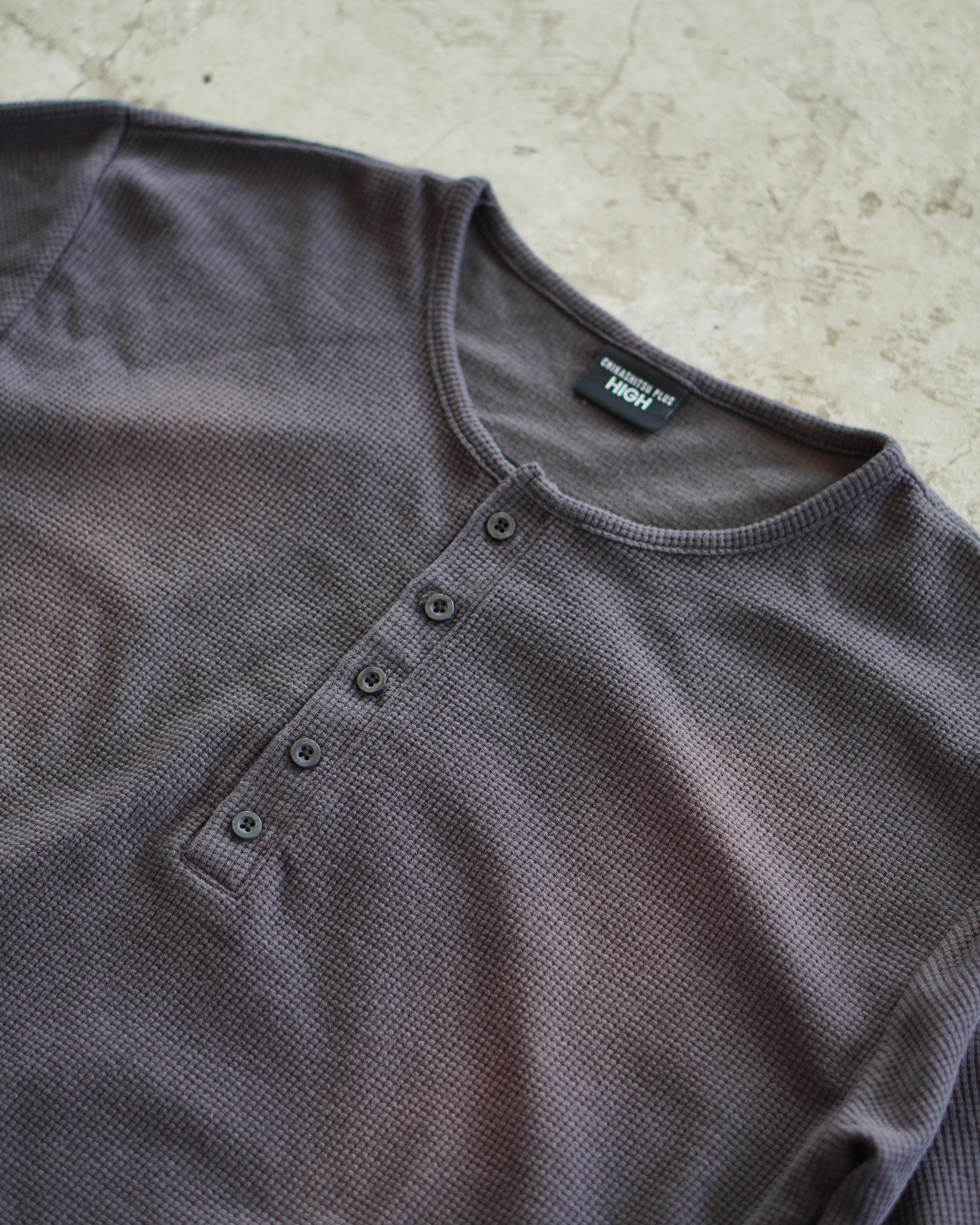 【CHIKASHITSU PLUS HIGH】Rust waffle layered henley neck tee(2color)