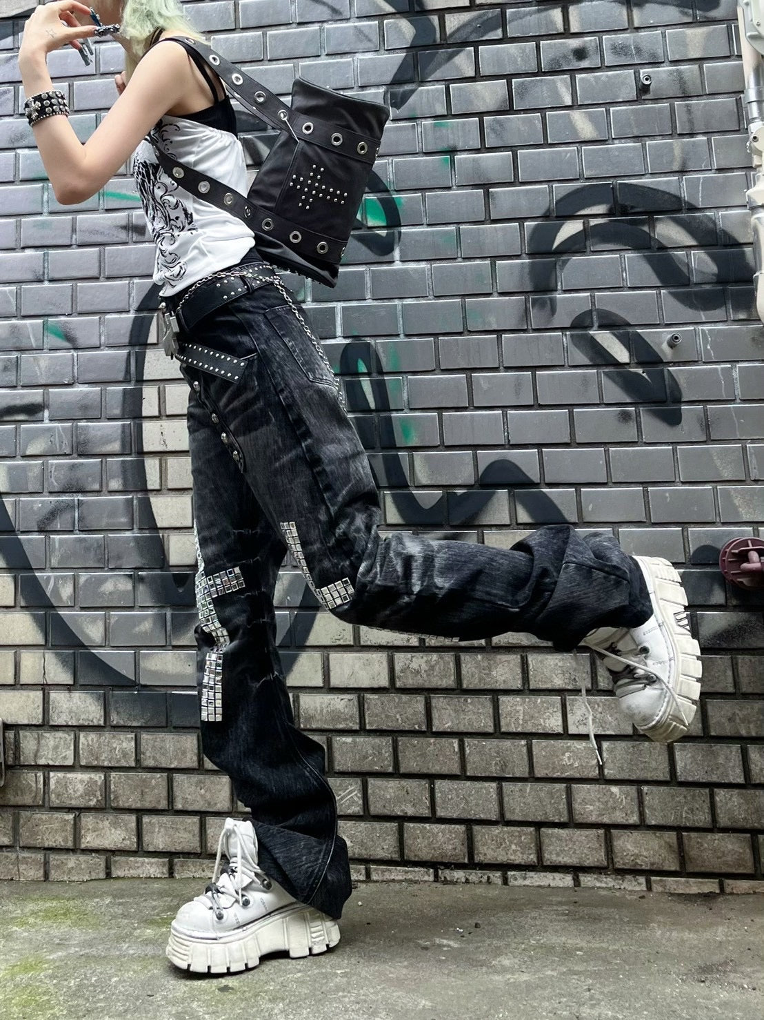 7/11 20:00発売　国際配送【BABY09】cross studs flare denim pants