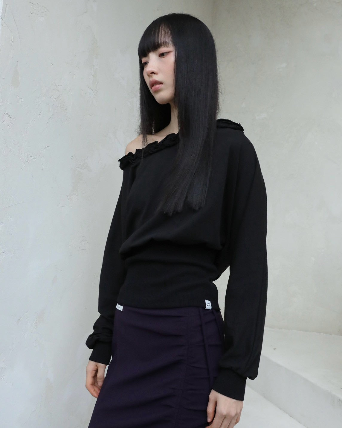 【Uglyshadow】OFF-SHOULDER RUFFLE TOP