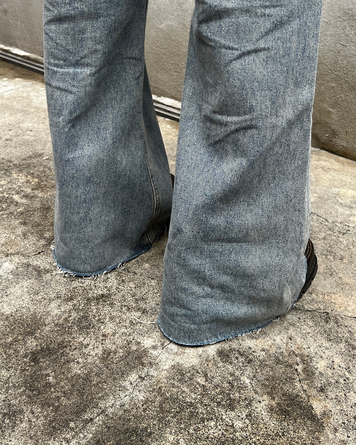 大阪店WEB限定受注制【Chikashitsu +】cutting bootcut denim pants (2color)