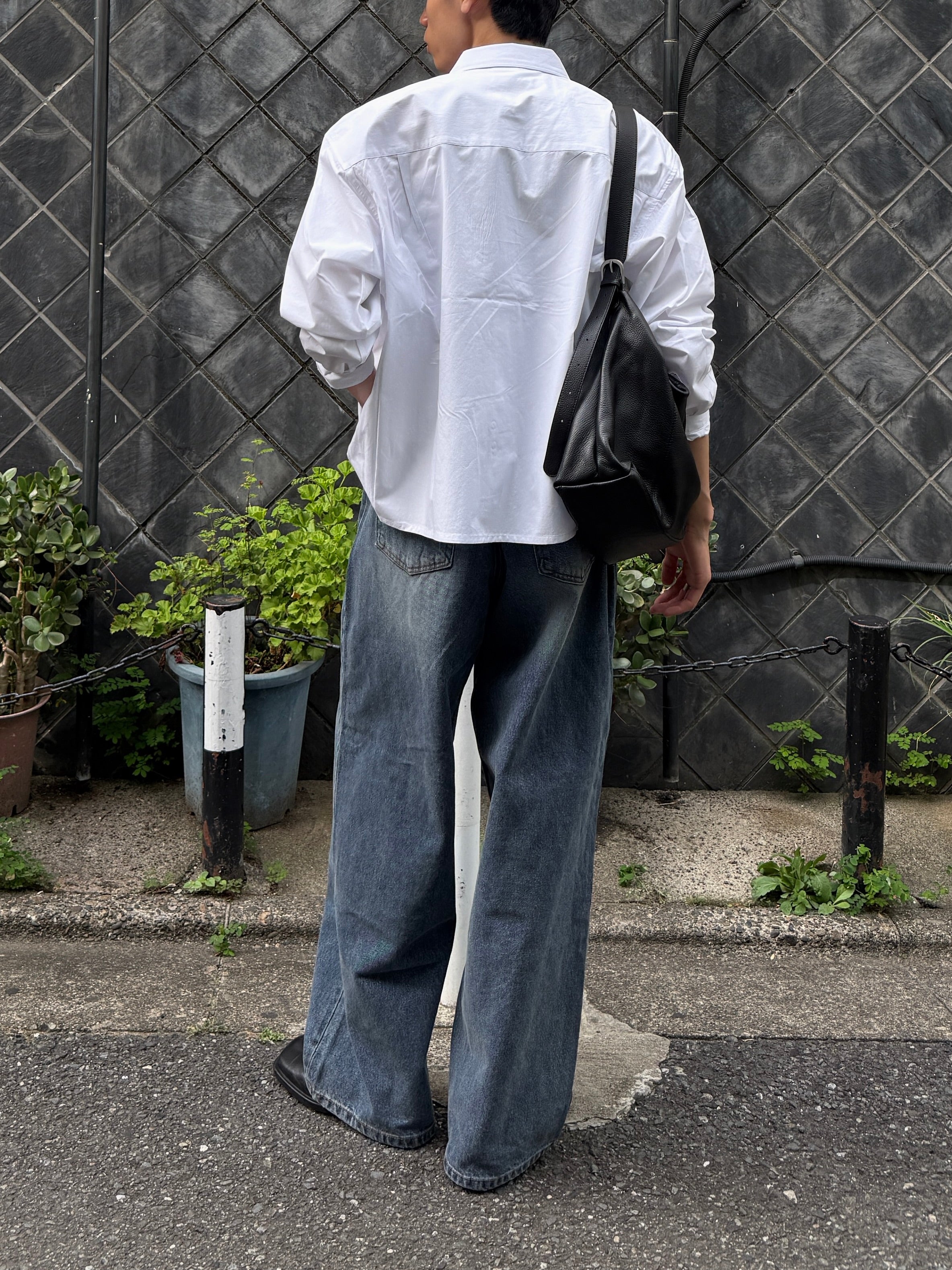 東京店WEB限定受注制【Chikashitsu +】washed wide straight denim pants (2color)