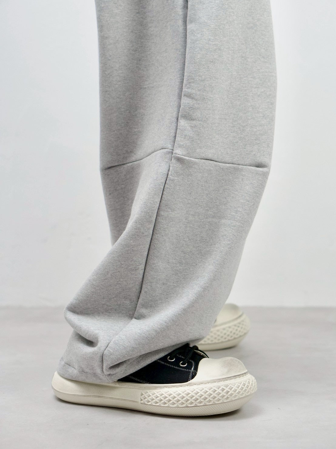 【Chikashitsu +】curved balloon sweat pants (2color)