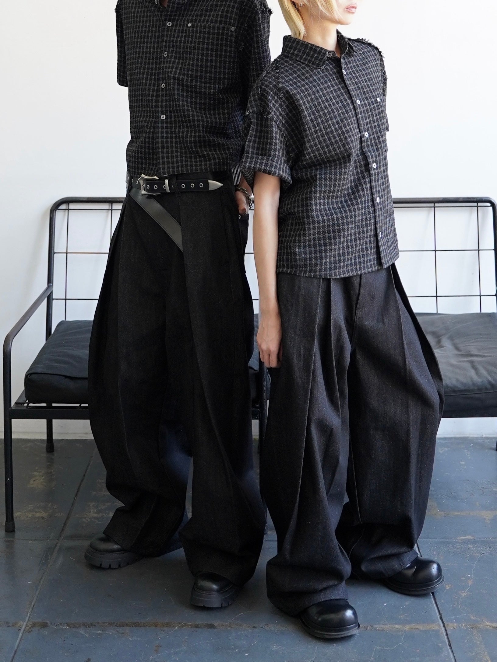 5/23 20:00発売【CHIKASHITSU PLUS HIGH】Deep tuck raw denim pants
