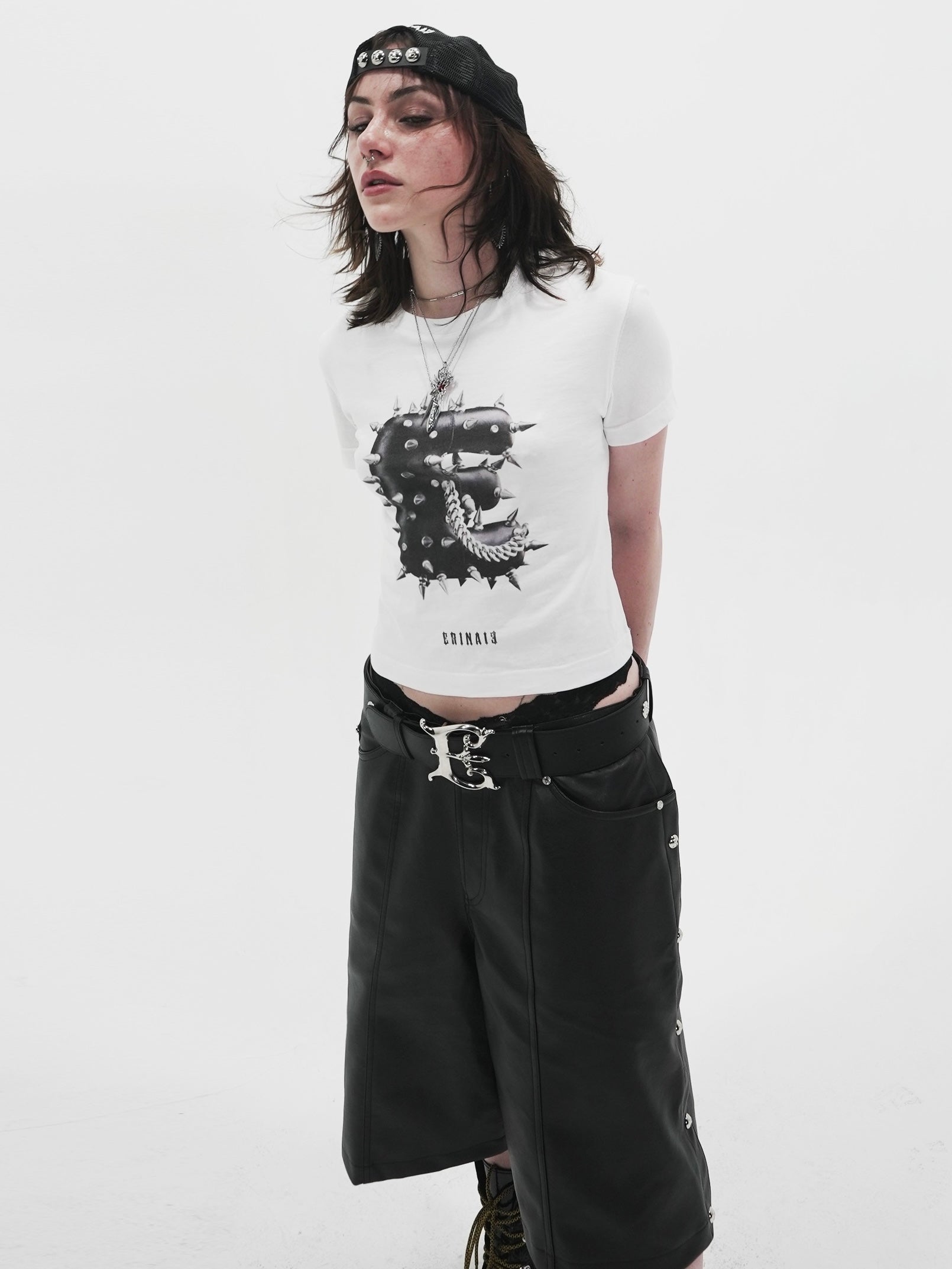 【E RIN AI E】STUD BOLD E CROP SHORT SLEEVE T