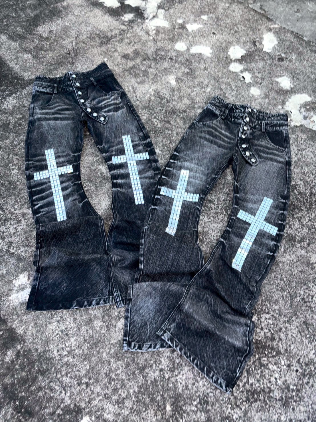 7/11 20:00発売　国際配送【BABY09】cross studs flare denim pants