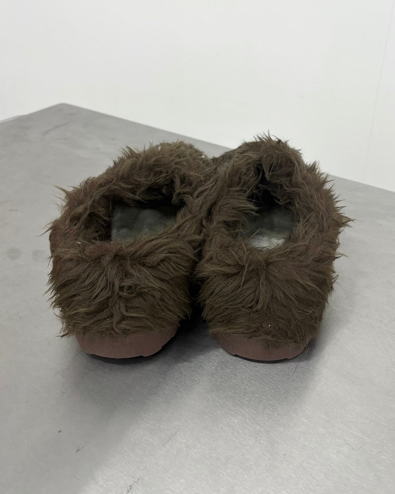 9/18 20:00 発売
国際配送【Nerd out XU】Kumasan Fur Slippers