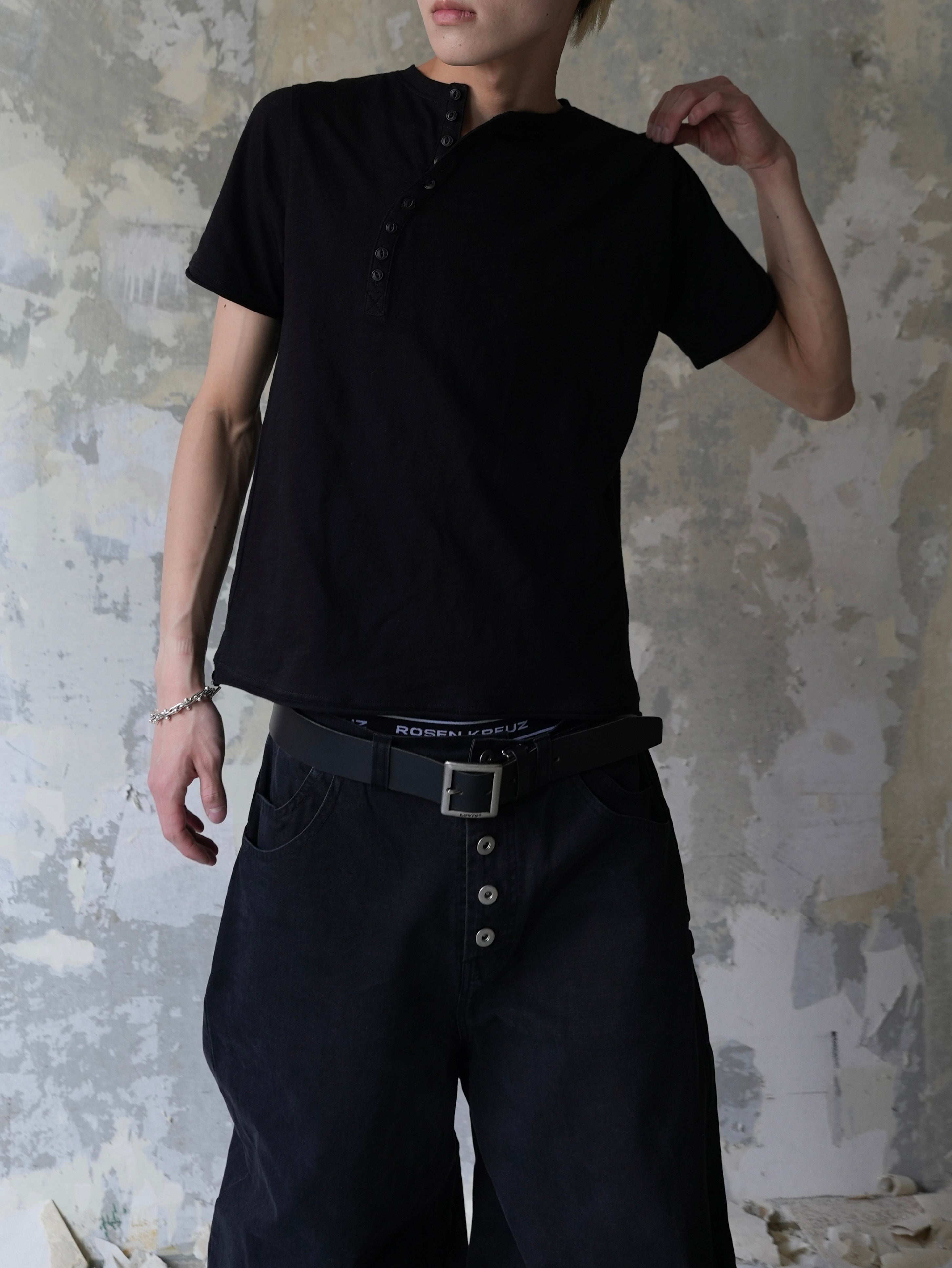 7月下旬発売予定【Lee fi Ne】Offset Henley Tee