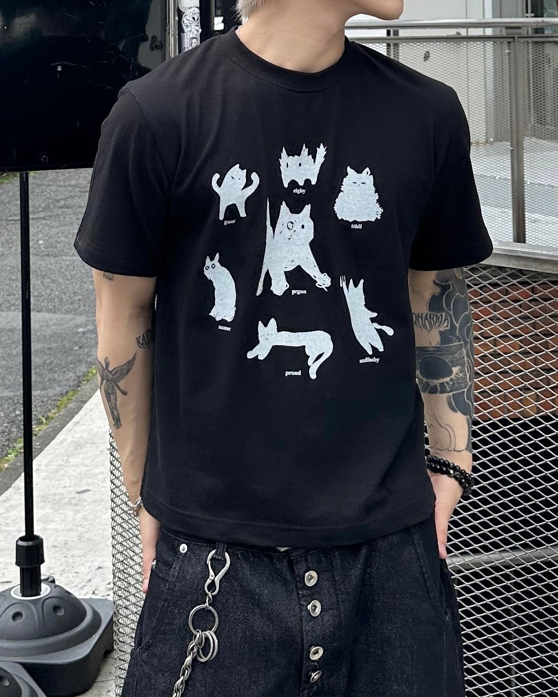 大阪店WEB限定受注制【Chikashitsu +】cat mood graphic t-shirt (2color)