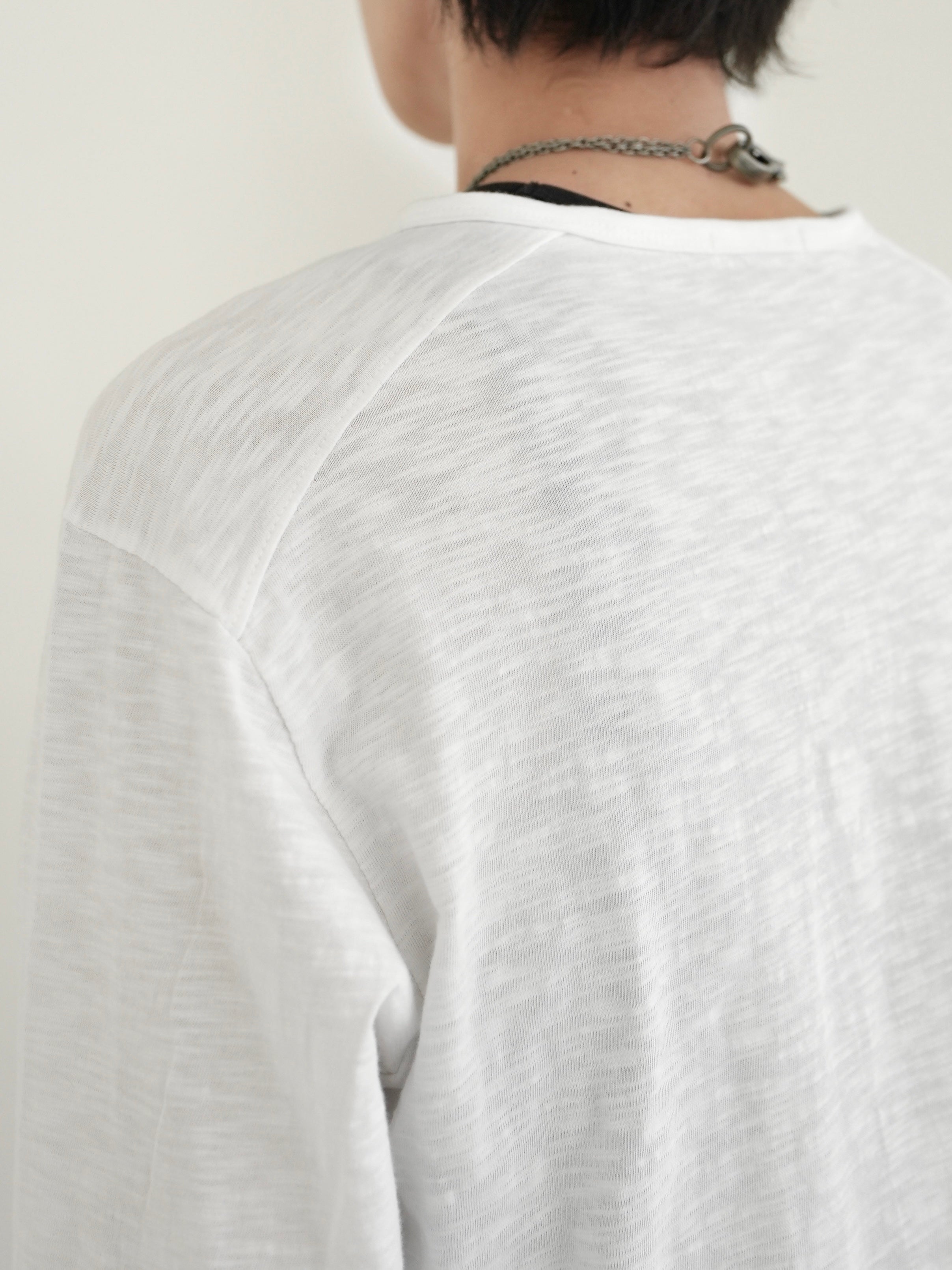 5/23 20:00発売【CHIKASHITSU PLUS HIGH】Steel button henley neck tee (2color)