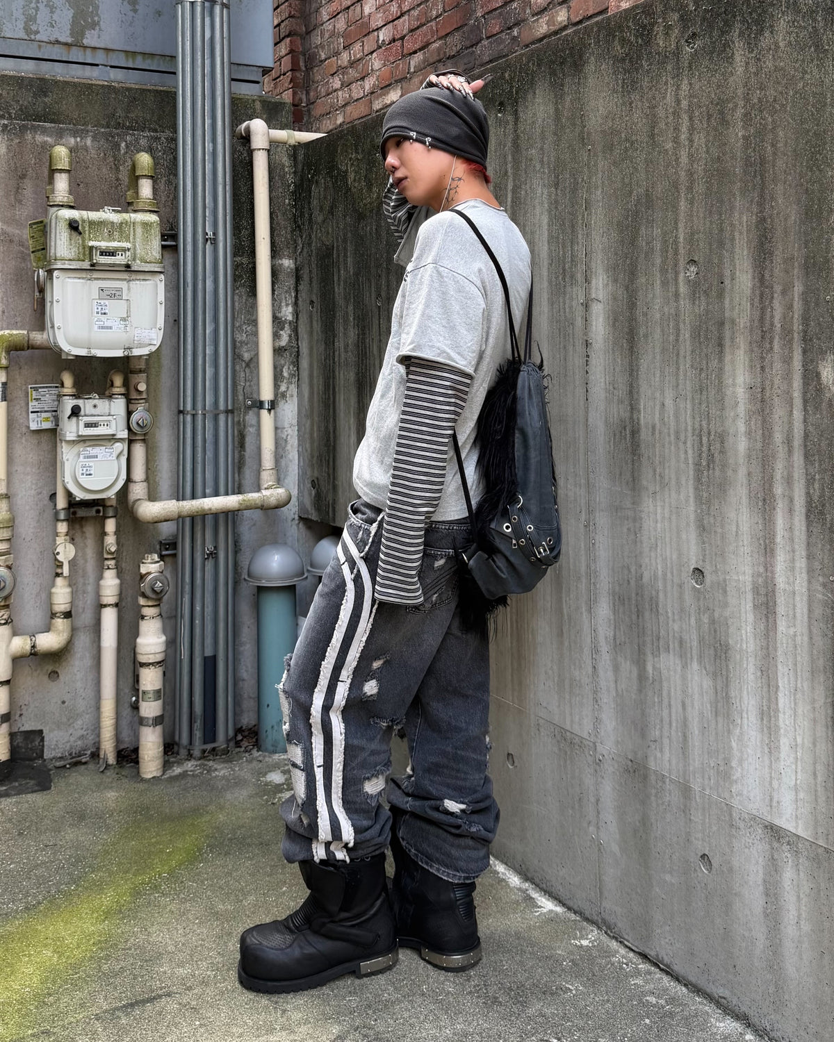 受注制【Never mind the XU】LAYERED STRIPE SLEEVE GRAPHIC TEE (2color)
