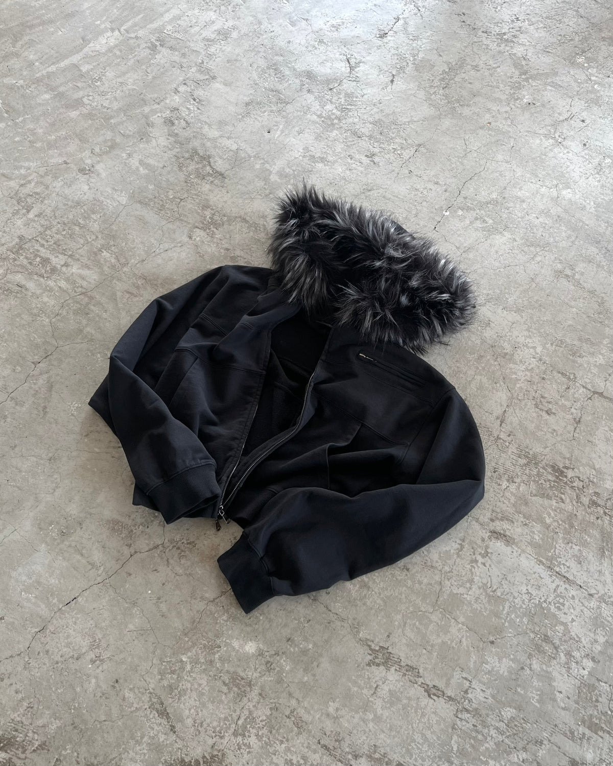 【CHIKASHITSU PLUS HIGH】Volume fur cropped zip hoodie