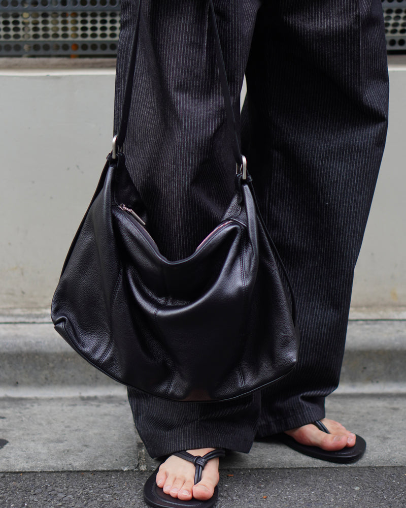 東京店WEB限定受注制【Chikashitsu +】cow leather cross bag (2color)