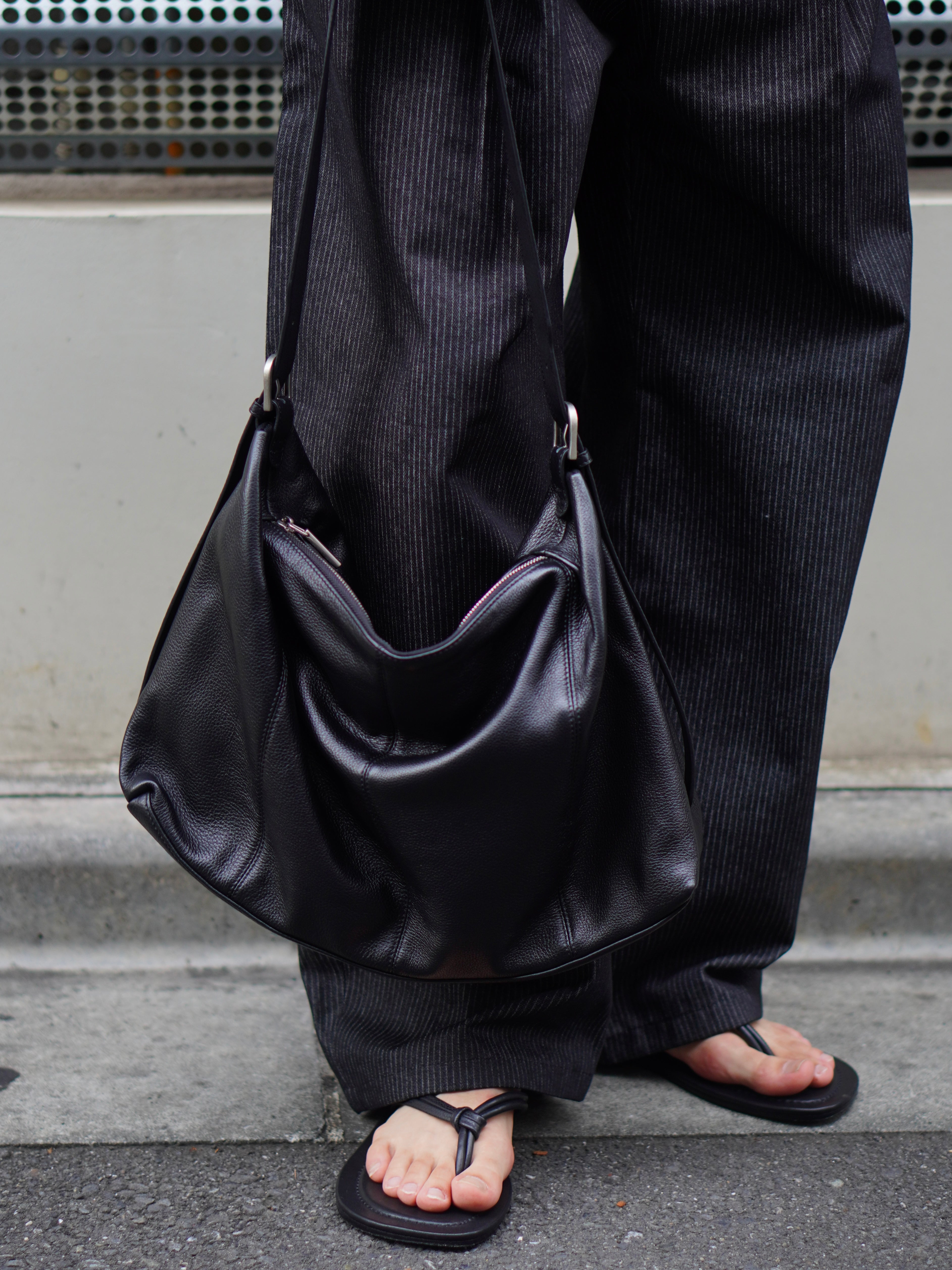東京店WEB限定受注制【Chikashitsu +】cow leather cross bag (2color)