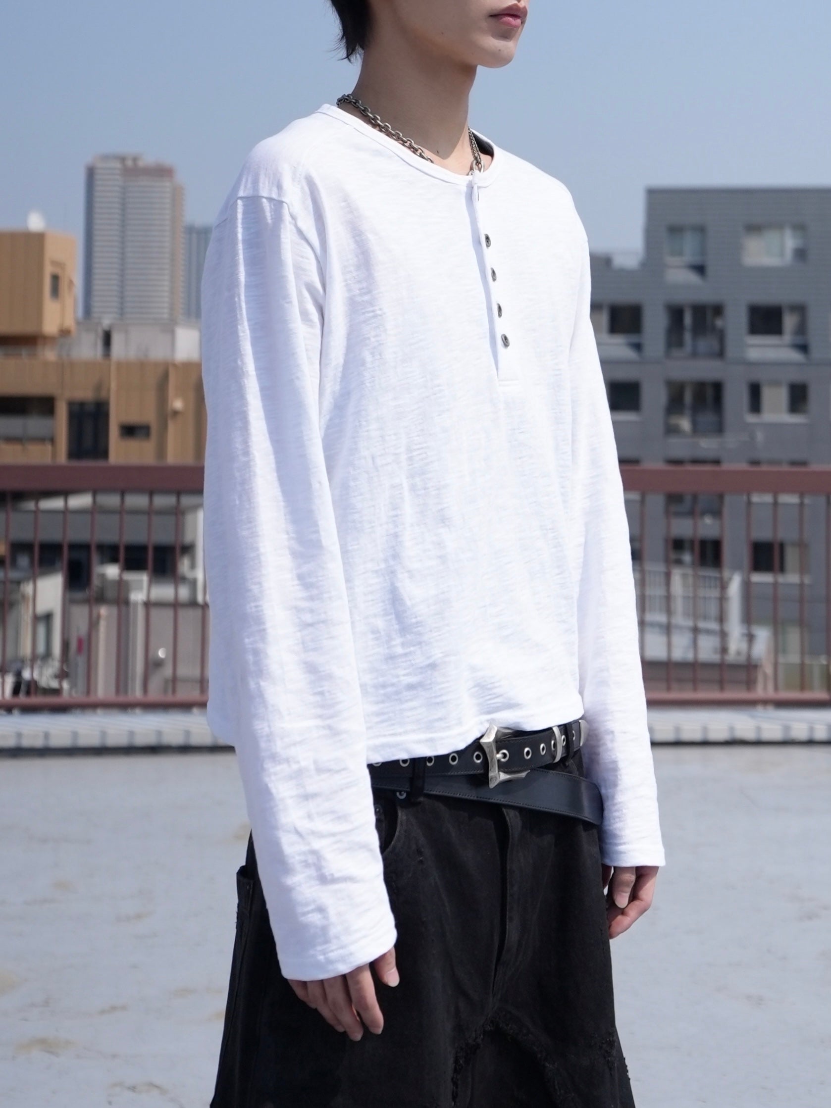 5/23 20:00発売【CHIKASHITSU PLUS HIGH】Steel button henley neck tee (2color)