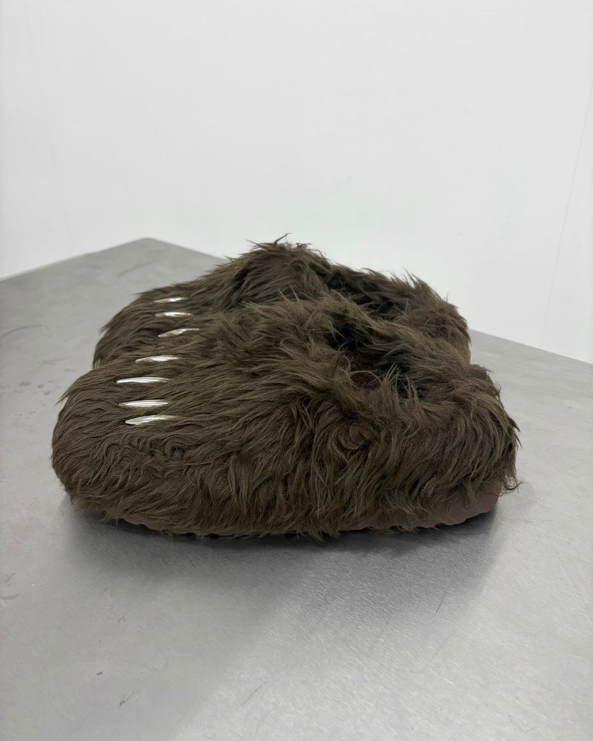 9/18 20:00 発売
国際配送【Nerd out XU】Kumasan Fur Slippers