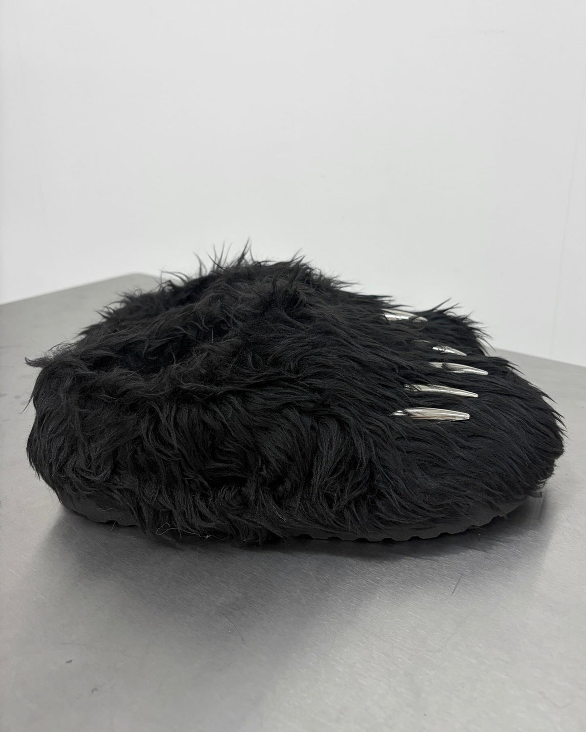 9/18 20:00 発売
国際配送【Nerd out XU】Kumasan Fur Slippers