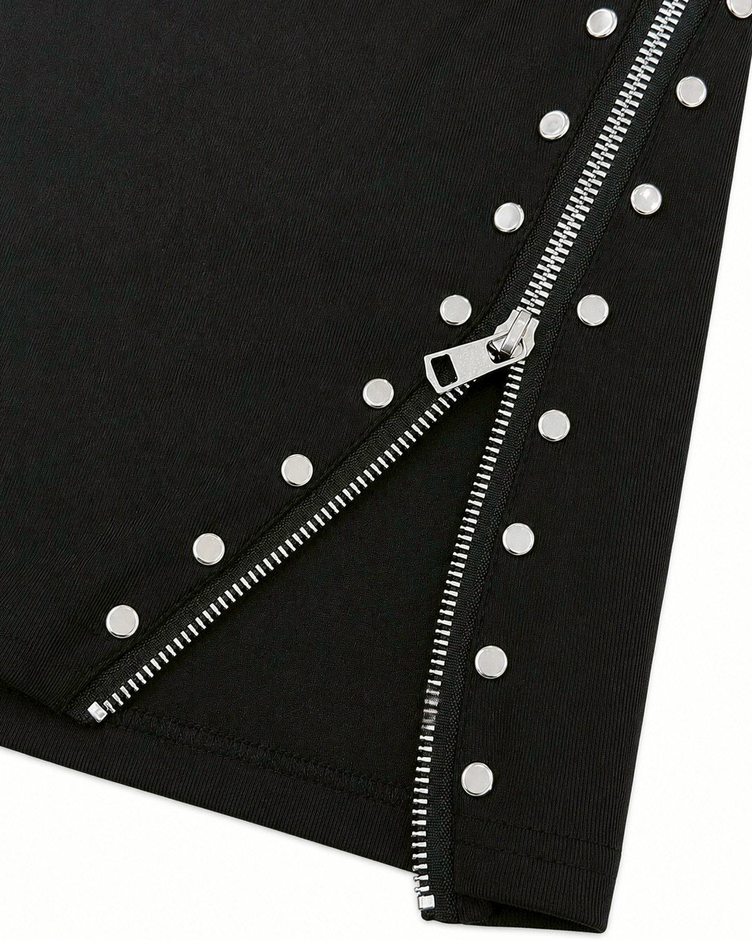 渋谷109店WEB限定受注制【nmtc+】Studded Asymmetrical Off-Shoulder Top