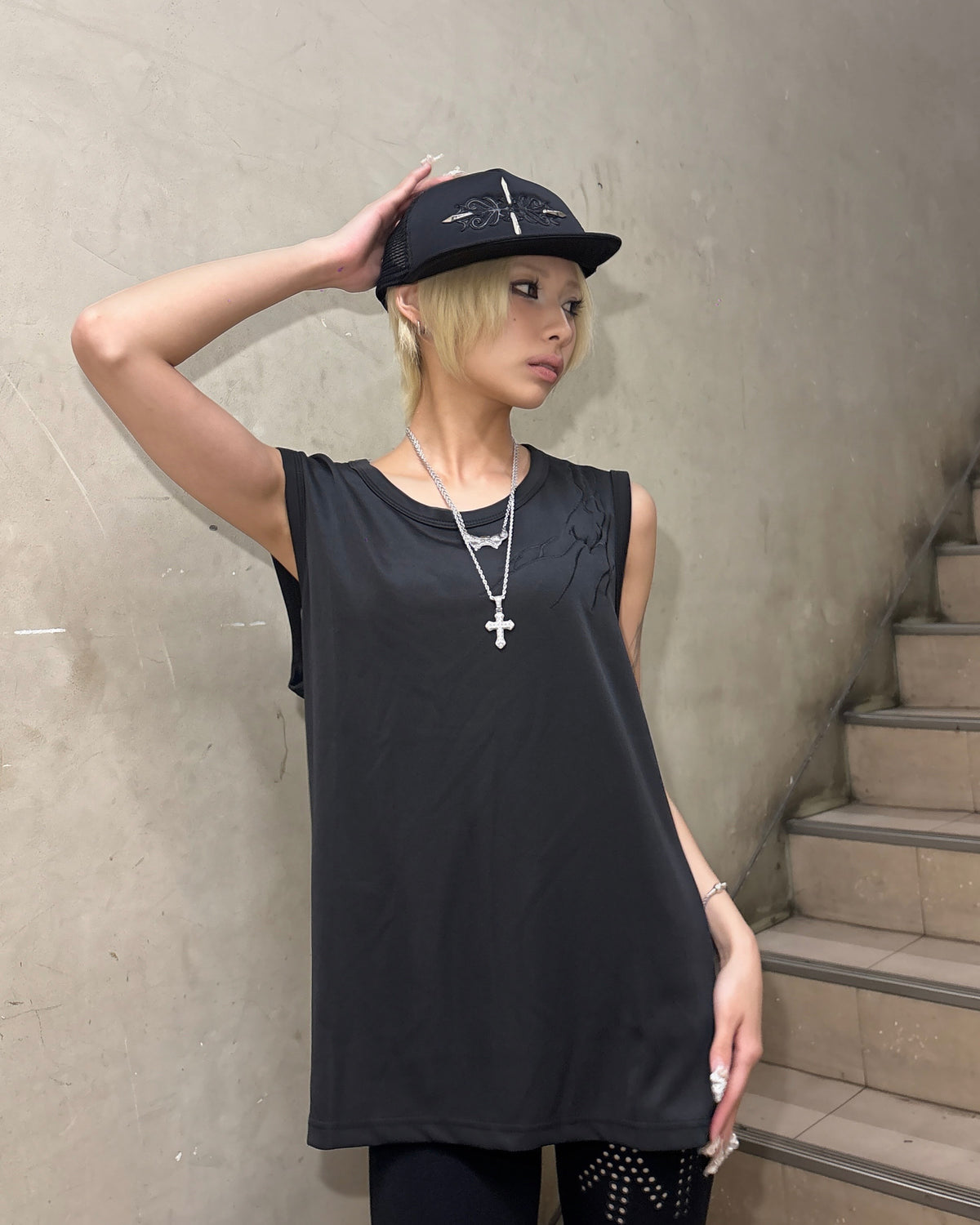 国際配送【Never mind the XU】tribal embroidered tank top (3color)