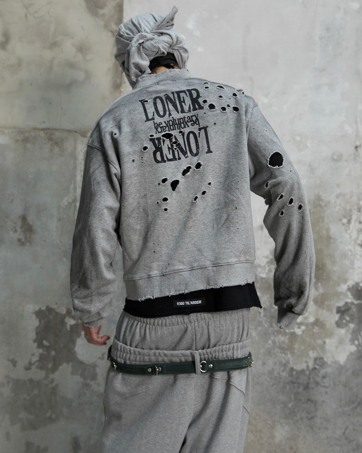 【roaringrad】Cross Damage Sweat Shirt