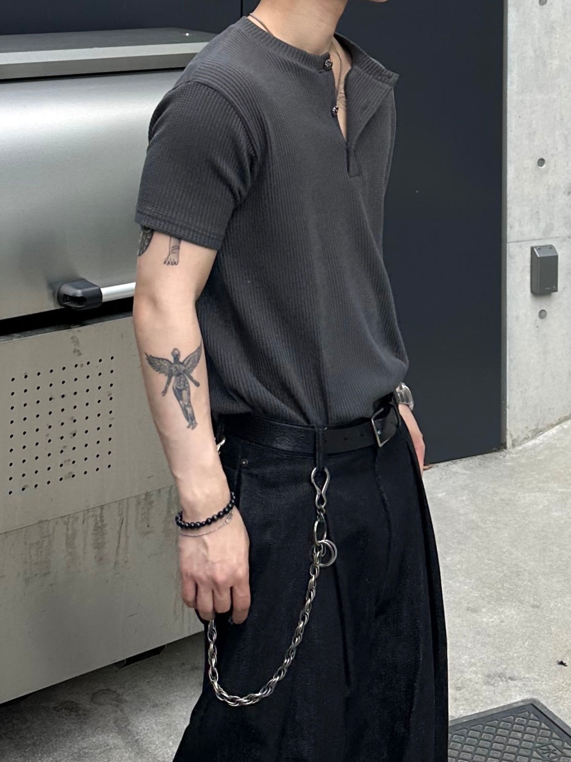 大阪店WEB限定受注制【Chikashitsu + 】button point henley neck t-shirt (3color)