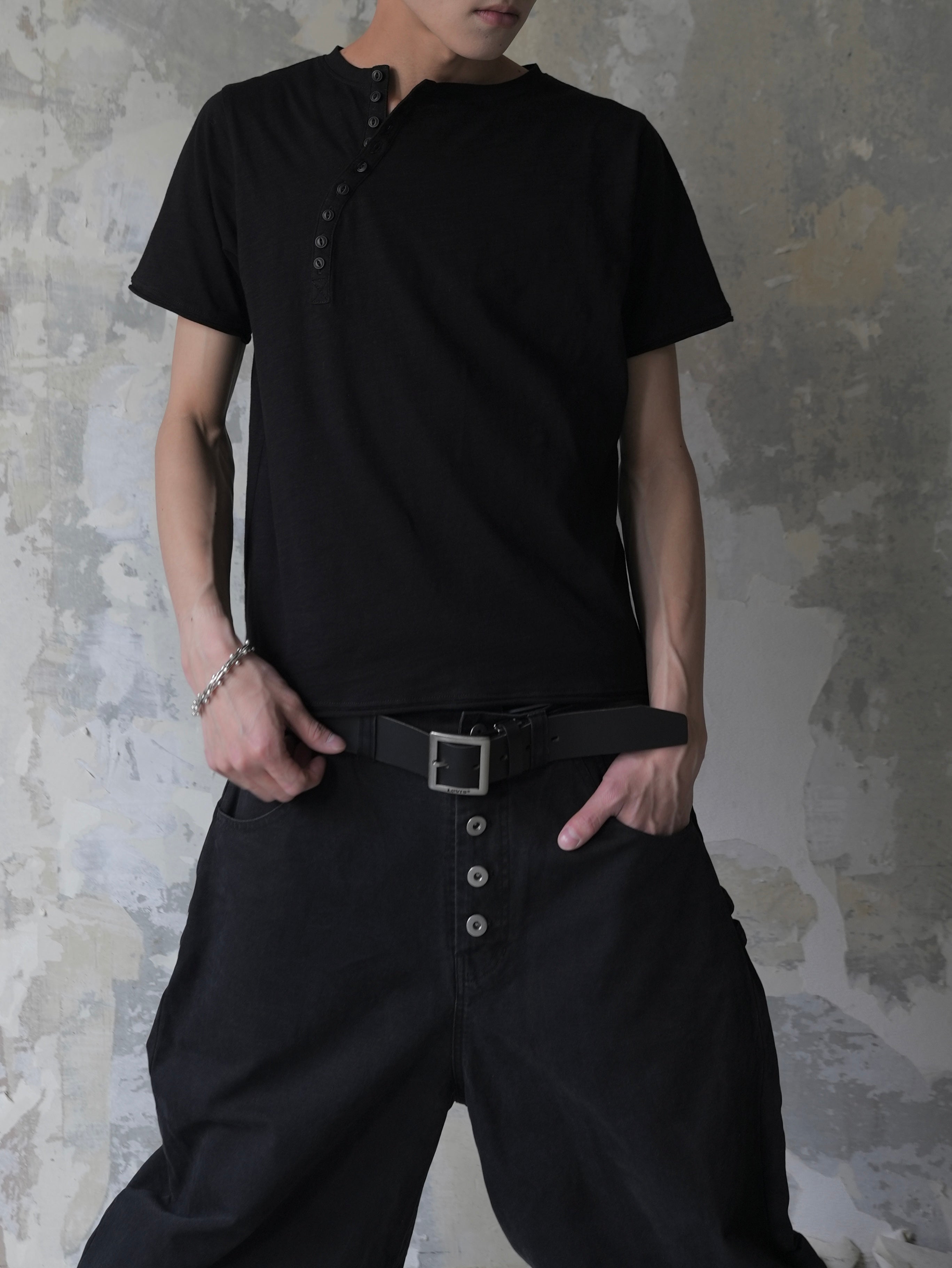 【Lee fi Ne】Offset Henley Tee Lee fi Ne】Offset Henley Tee – PRESSING WEB SHOP