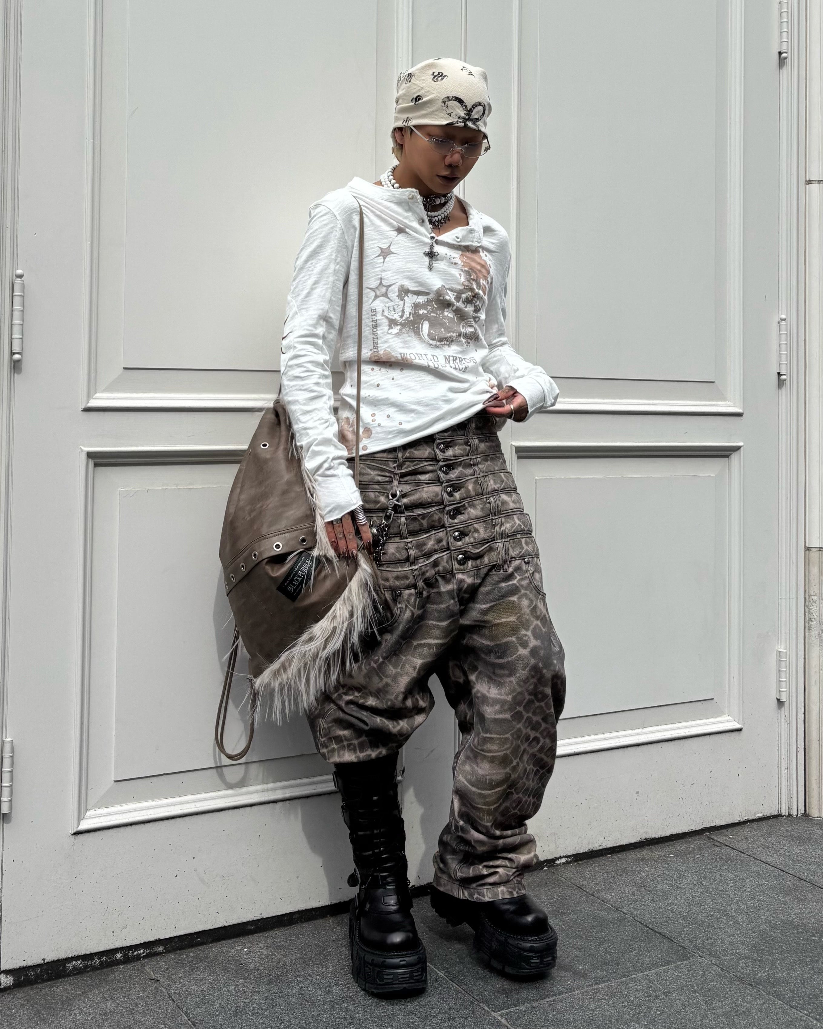 国際配送【Never mind the XU】paint graphic henley long sleeve