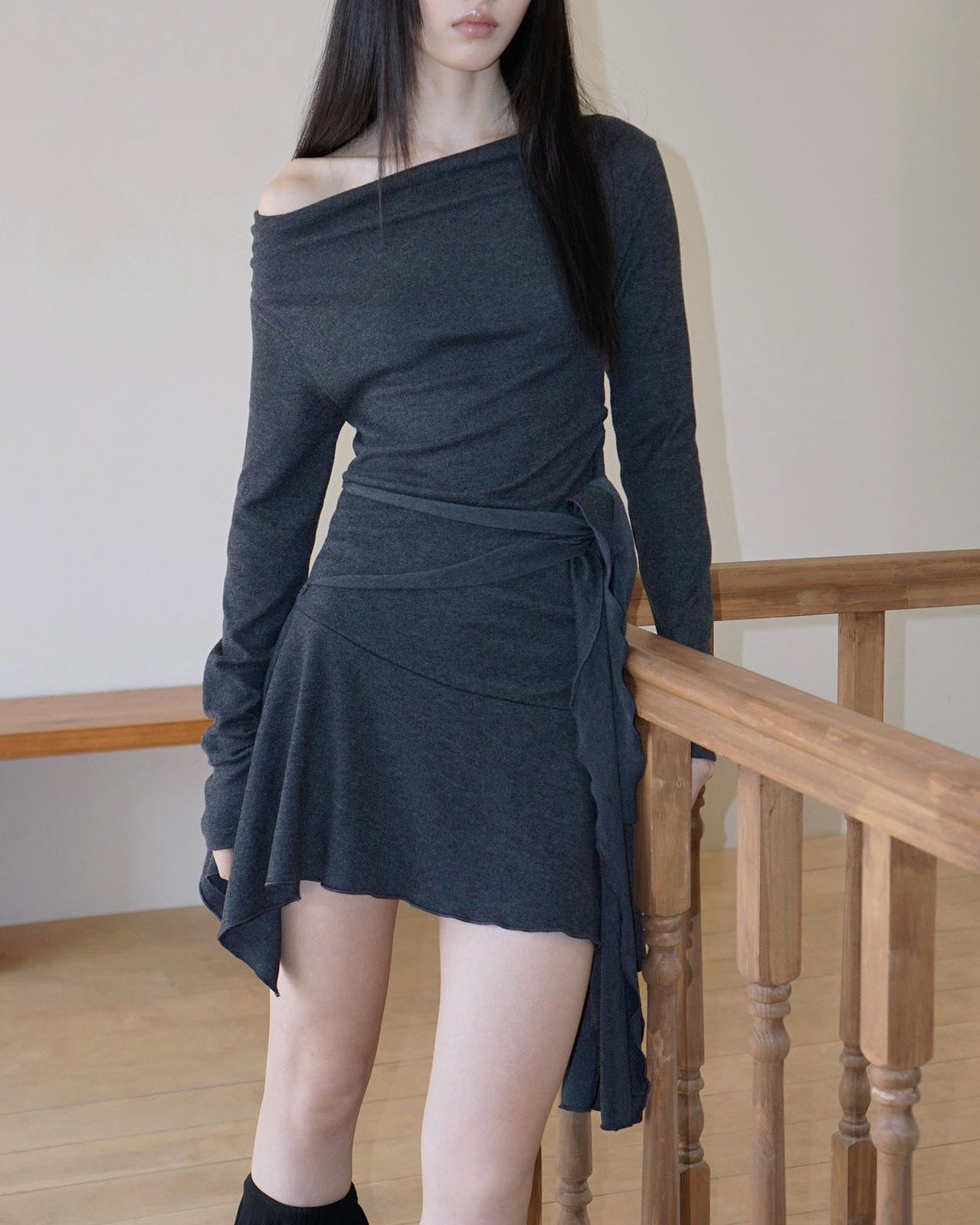 【Uglyshadow】RUCHED BOAT LONG TEE