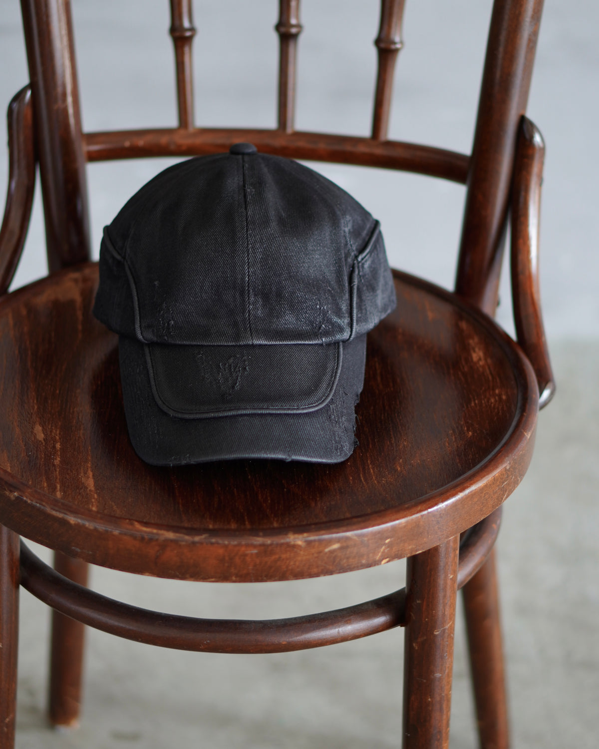 【CHIKASHITSU PLUS HIGH】Arch washed denim cap (coating)