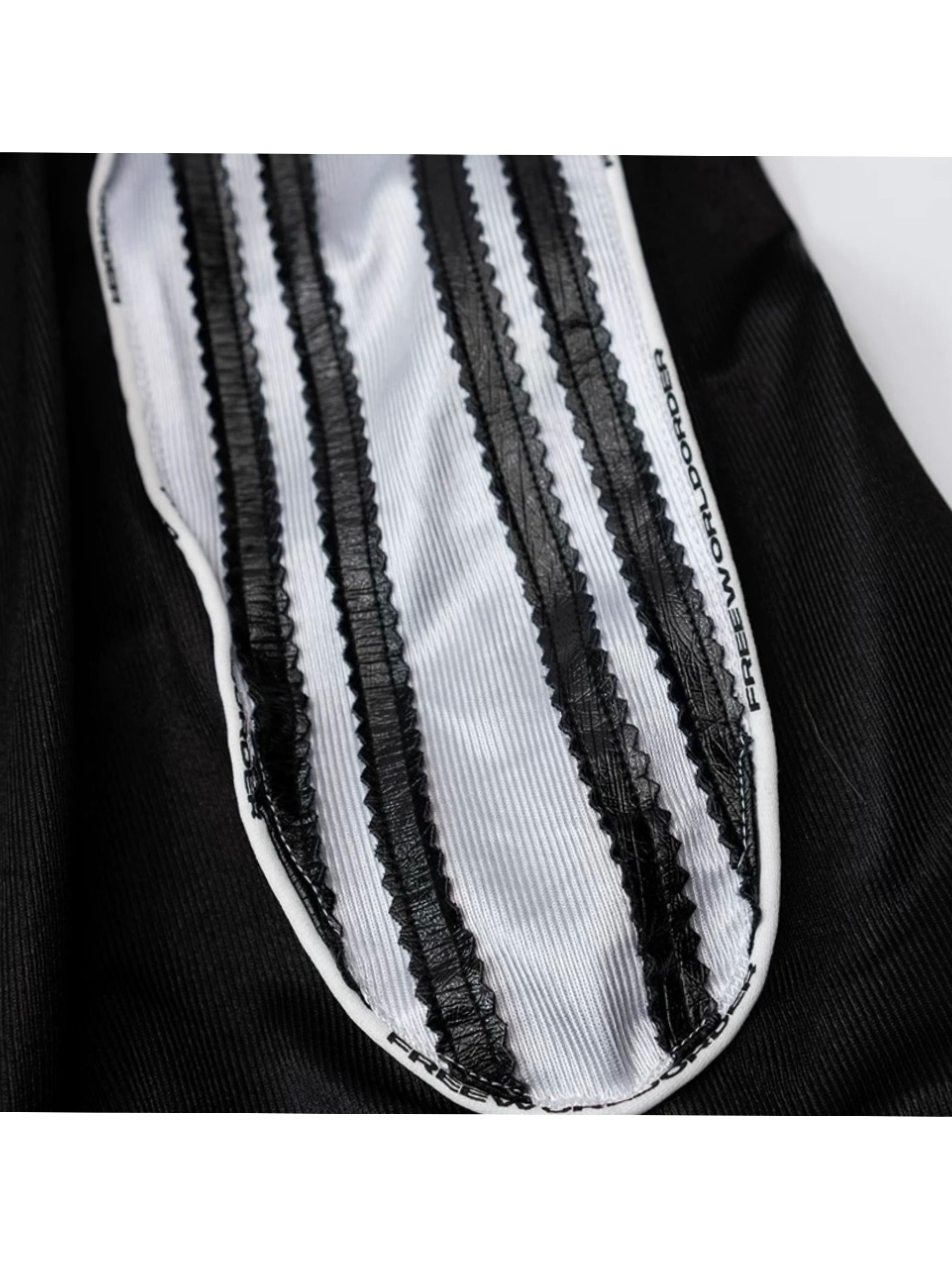 【F.V.V.O】Wild Spirit Embroidered Wolf Pants