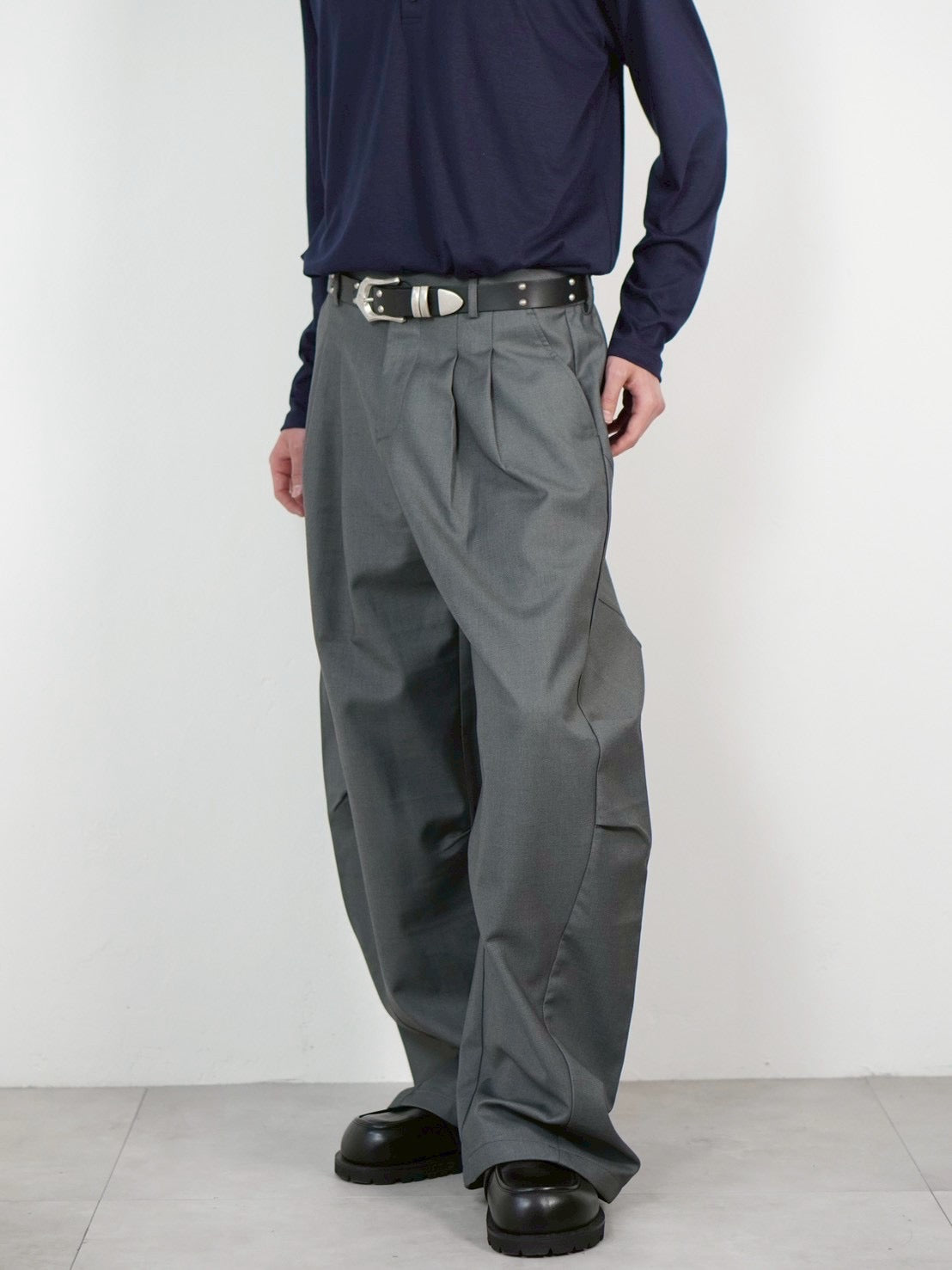 受注制【Chikashitsu +】2 tuck side design curve pants (3color)