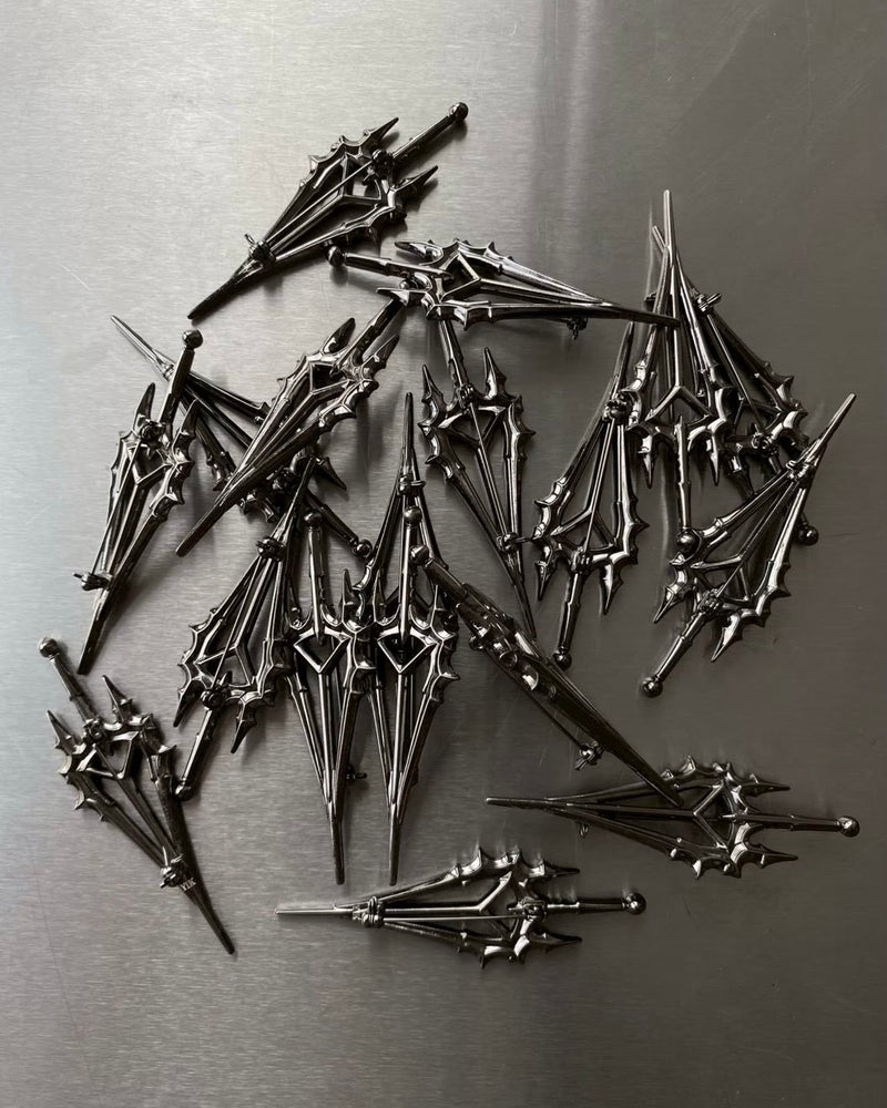 【YIKAI LABORATORY】REBELLION CREST BROOCH