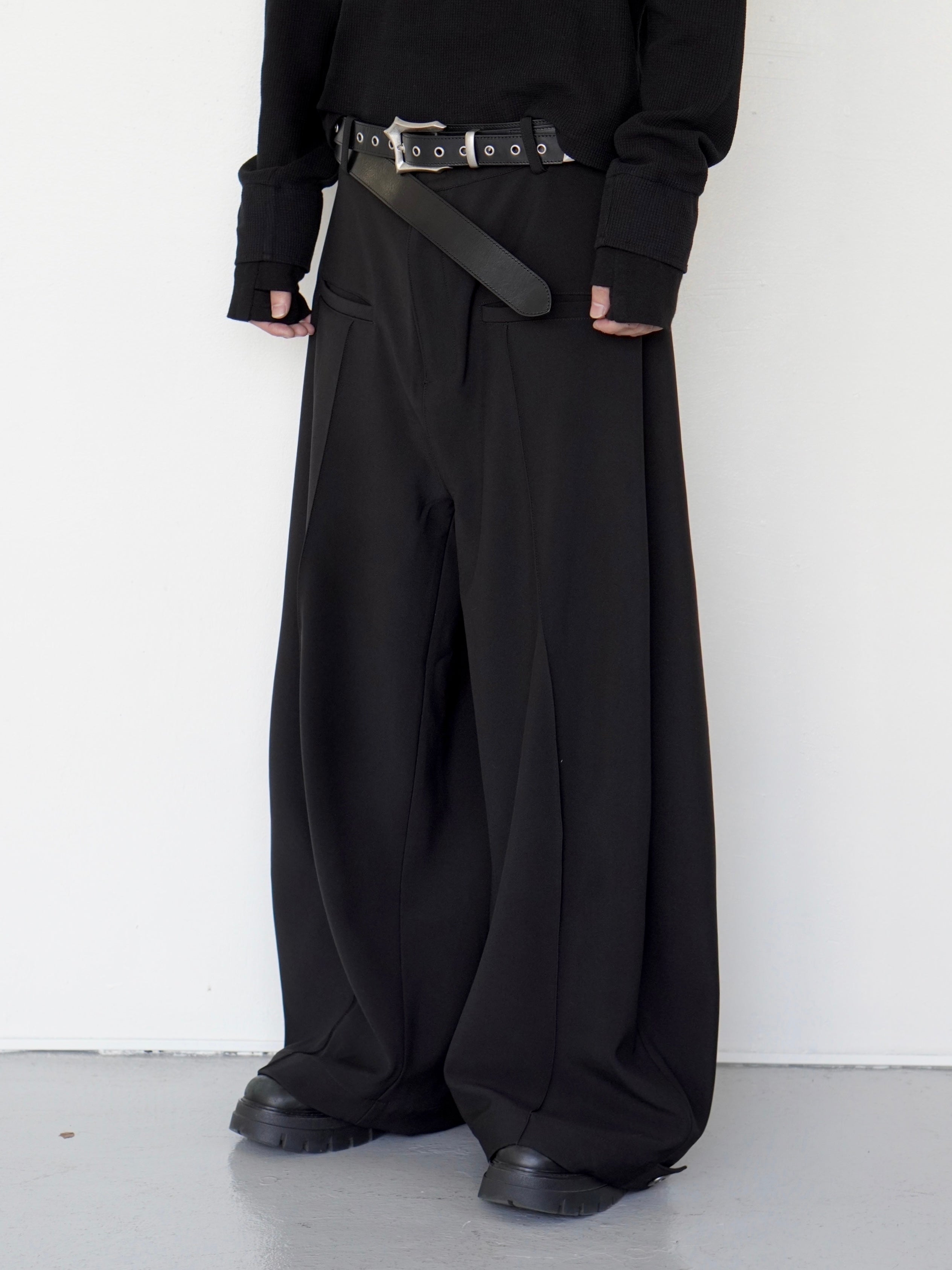 【CHIKASHITSU PLUS HIGH】Urban drape curve slacks